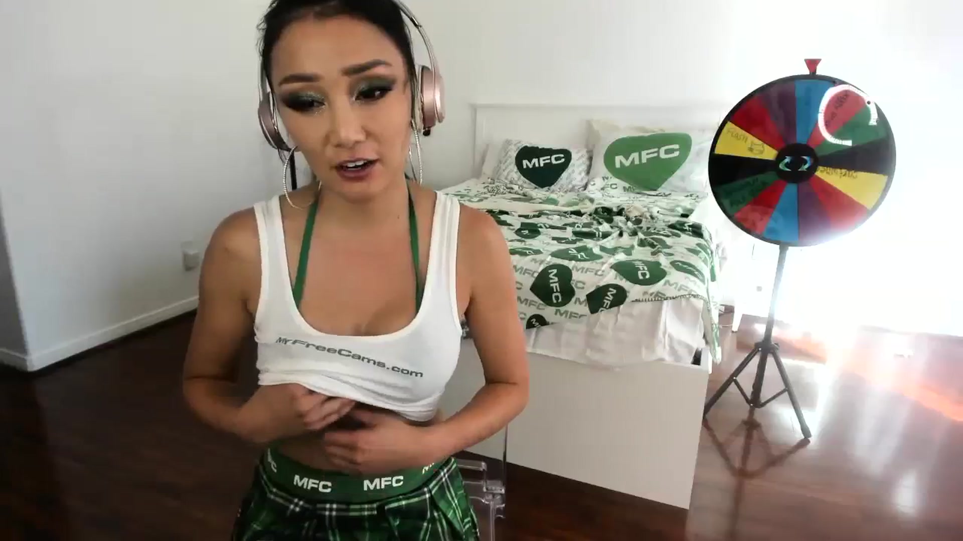 Gallery image thumbnail from sugarbb_'s myfreecams stream on, 08/14/2023, 01:03 image 5 of 20