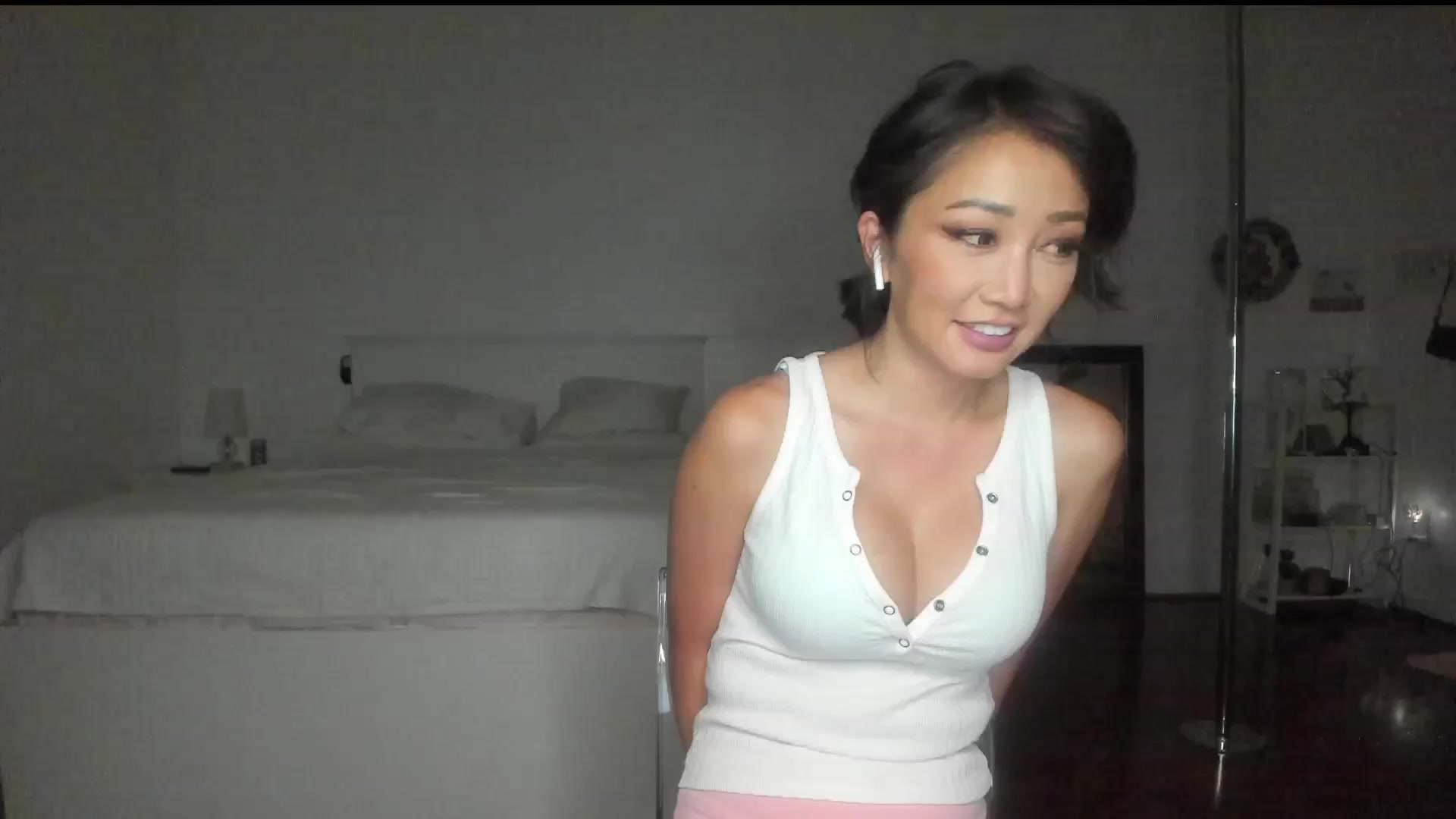Gallery image thumbnail from sugarbb_'s myfreecams stream on, 09/15/2023, 10:59 image 16 of 20
