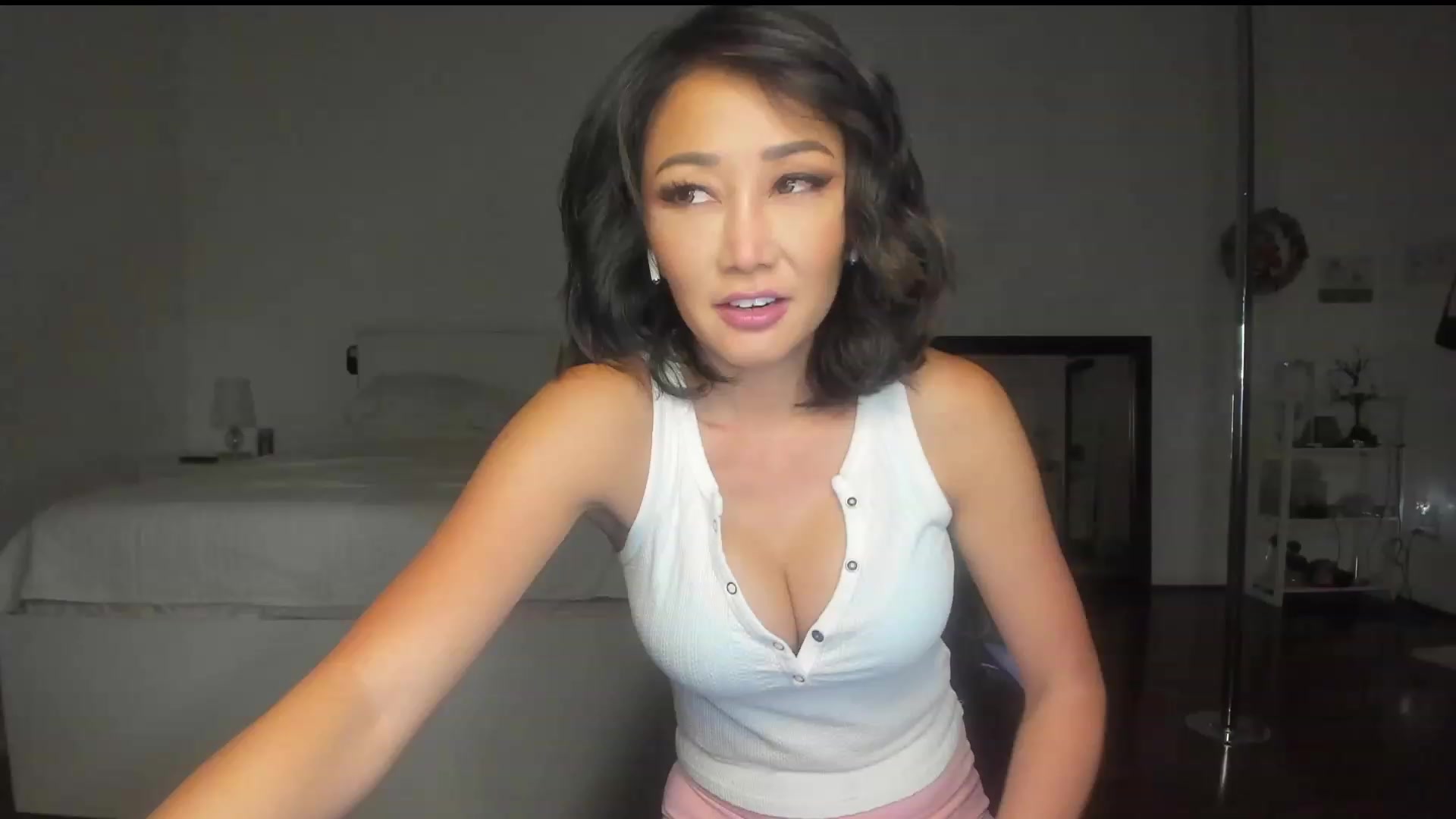 Gallery image thumbnail from sugarbb_'s myfreecams stream on, 09/15/2023, 10:59 image 6 of 20