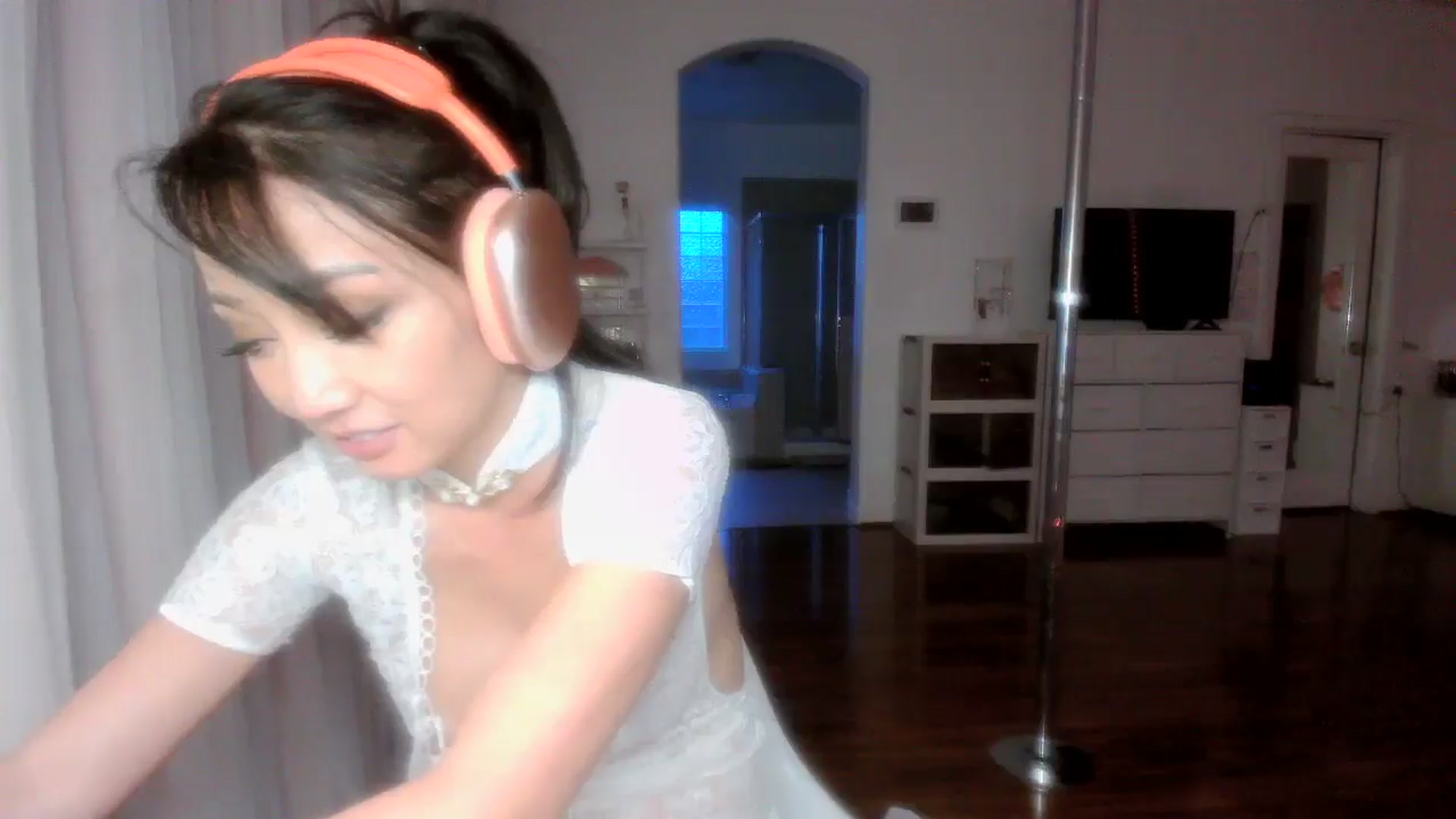 Gallery image thumbnail from sugarbb_'s myfreecams stream on, 05/02/2024, 13:10 image 9 of 20