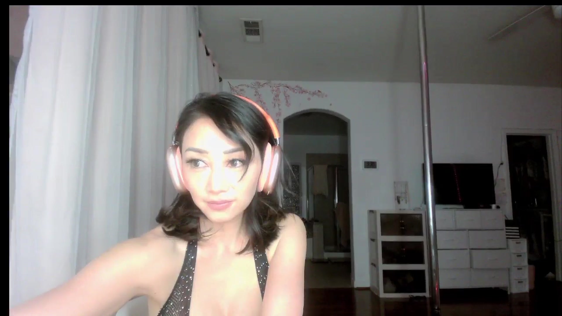 Gallery image thumbnail from sugarbb_'s myfreecams stream on, 05/08/2024, 12:08 image 6 of 20