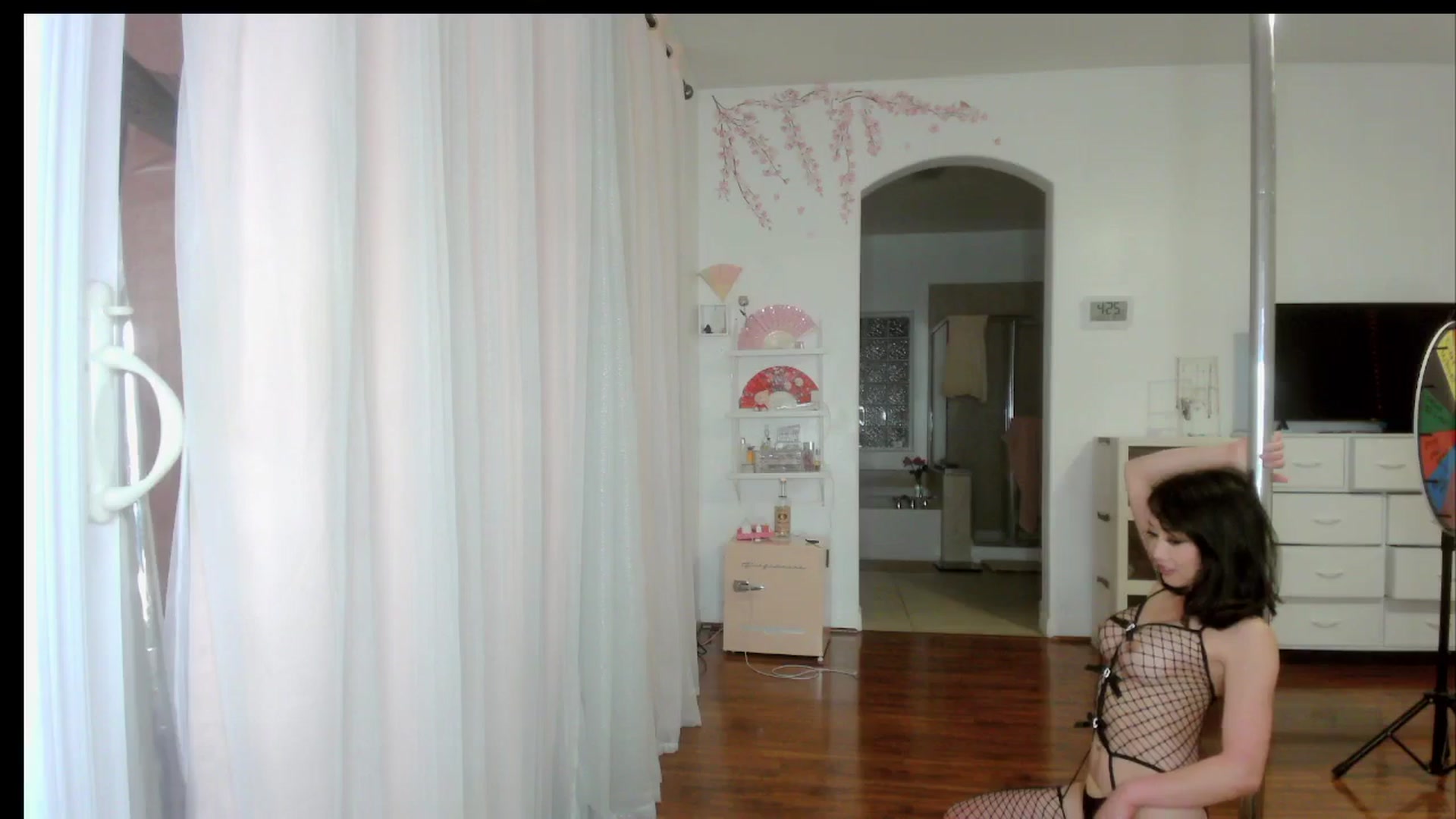 Gallery image thumbnail from sugarbb_'s myfreecams stream on, 05/08/2024, 12:08 image 14 of 20