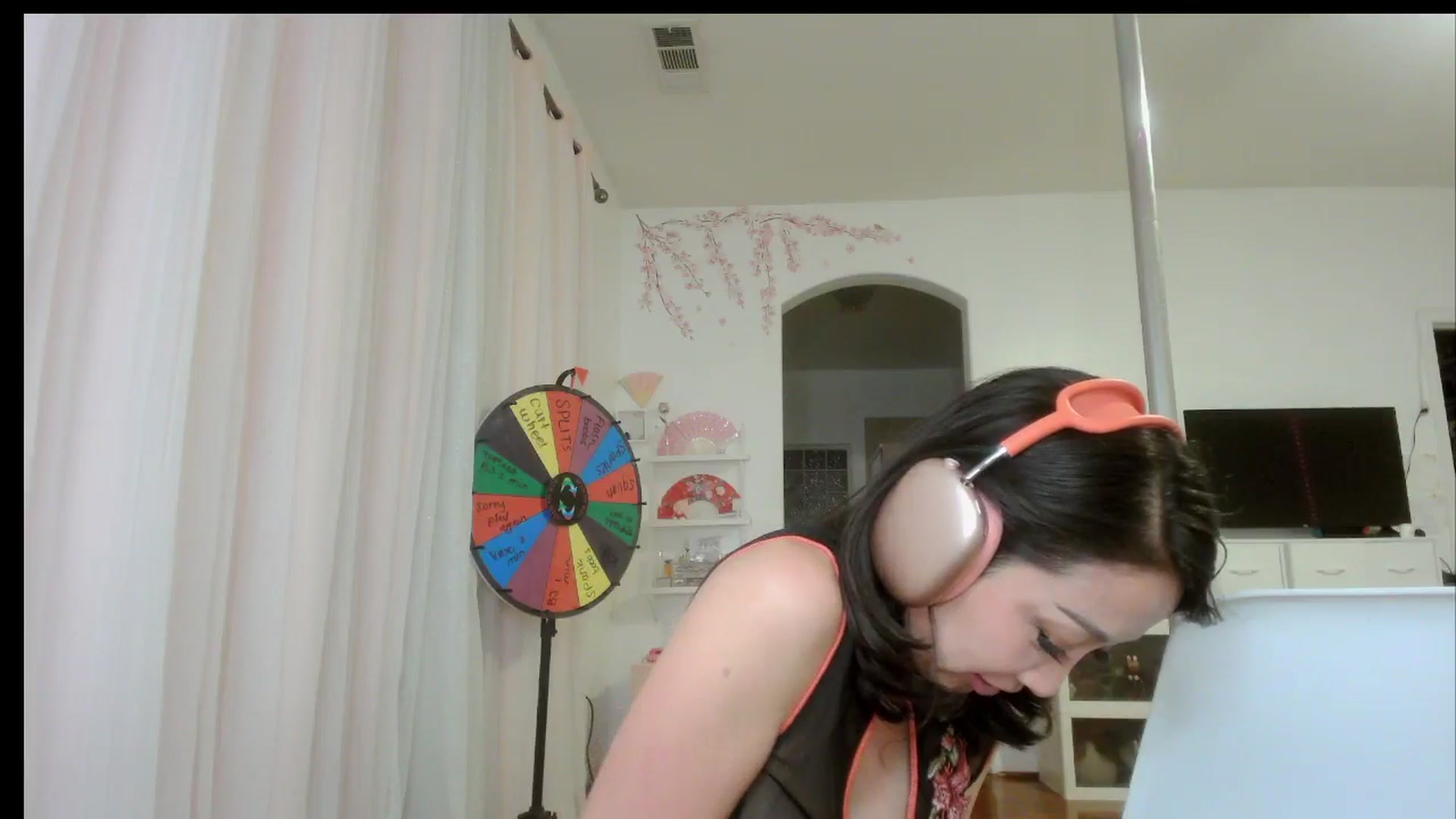 Gallery image thumbnail from sugarbb_'s myfreecams stream on, 05/08/2024, 12:08 image 10 of 20