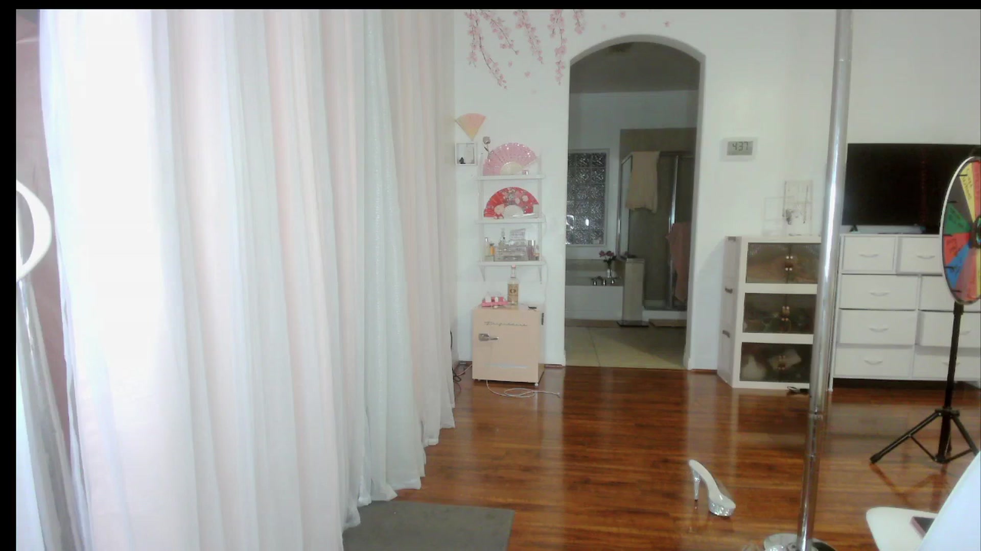 Gallery image thumbnail from sugarbb_'s myfreecams stream on, 05/08/2024, 12:08 image 16 of 20