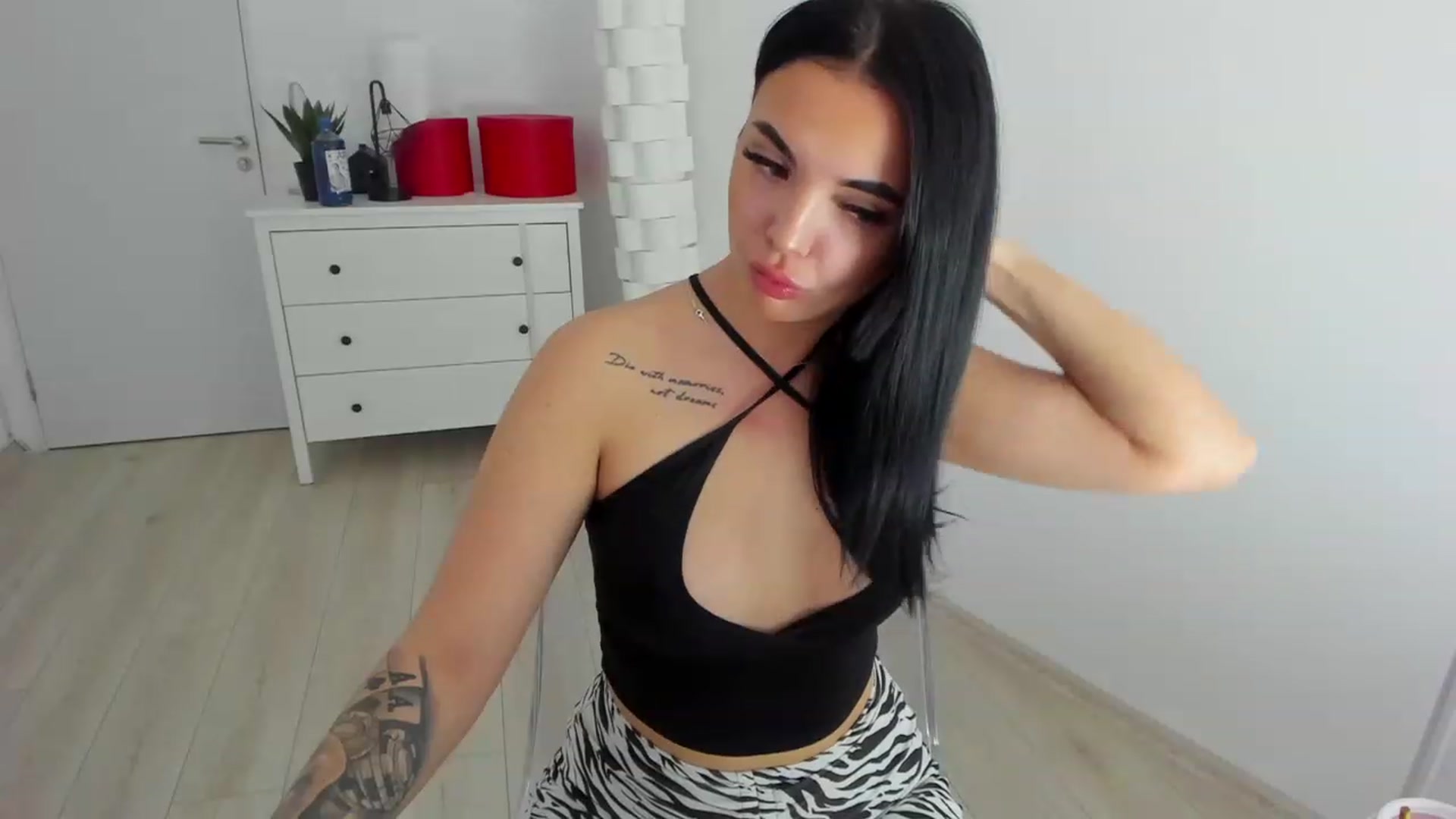 Gallery image thumbnail from sugarrainey's myfreecams stream on, 11/22/2022, 07:24 image 7 of 20