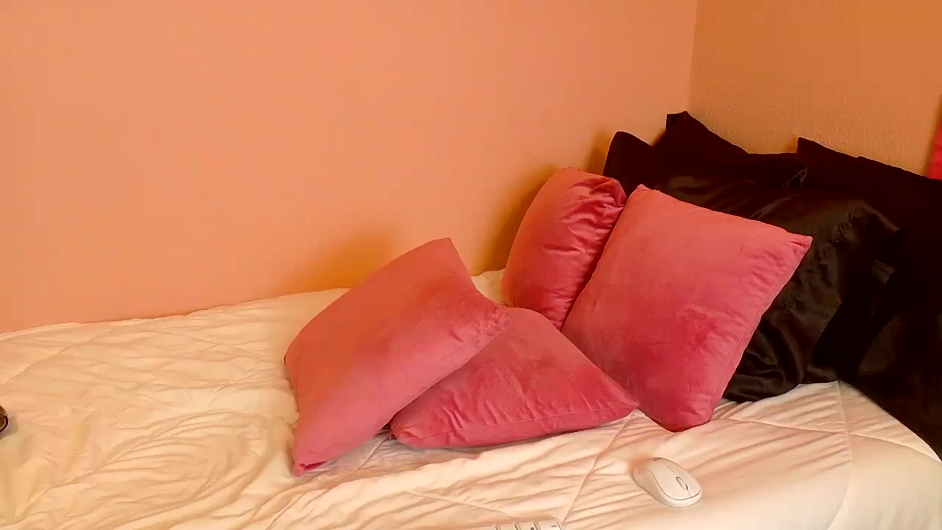 Gallery image thumbnail from sugarwithkim's myfreecams stream on, 05/11/2025, 15:33 image 7 of 20