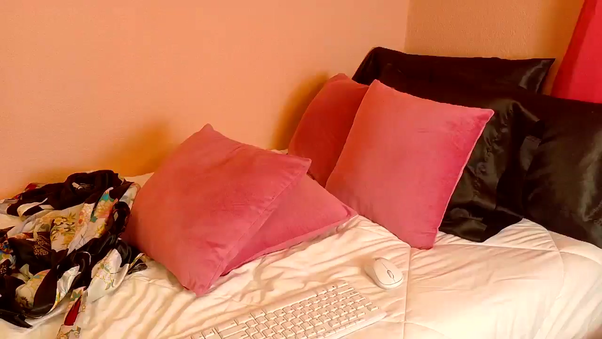 Gallery image thumbnail from sugarwithkim's myfreecams stream on, 05/13/2025, 14:02 image 5 of 20