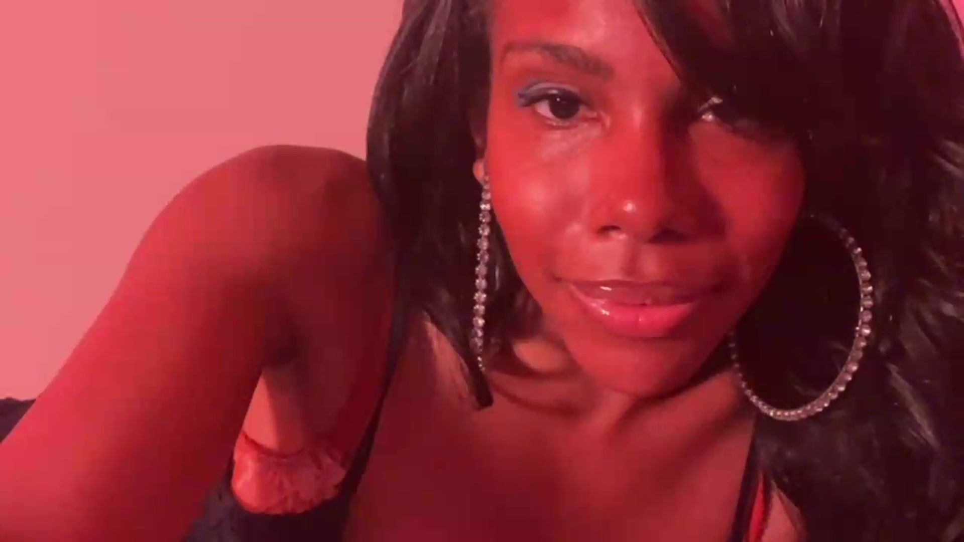 Gallery image thumbnail from sugarwithkim's myfreecams stream on, 05/24/2026, 15:18 image 18 of 20
