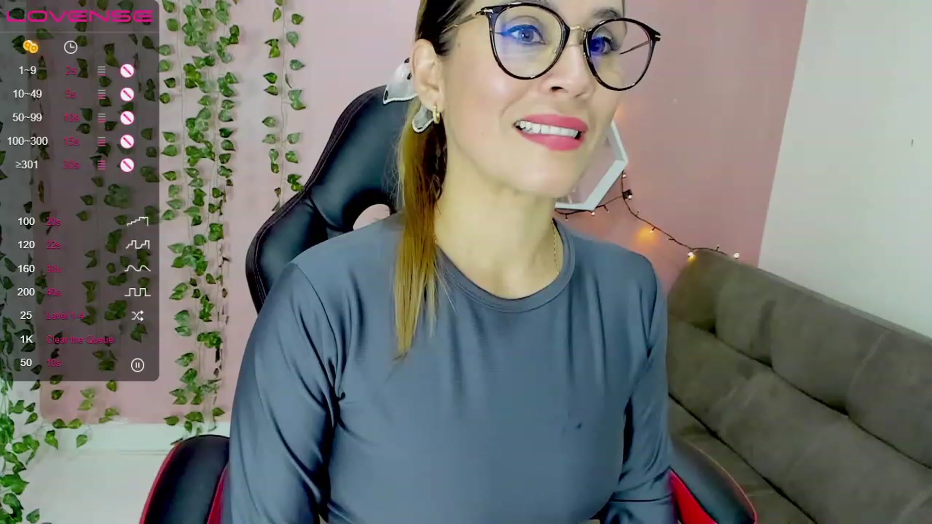 Gallery image thumbnail from suggar_milff's myfreecams stream on, 12/31/2022, 18:13 image 19 of 20