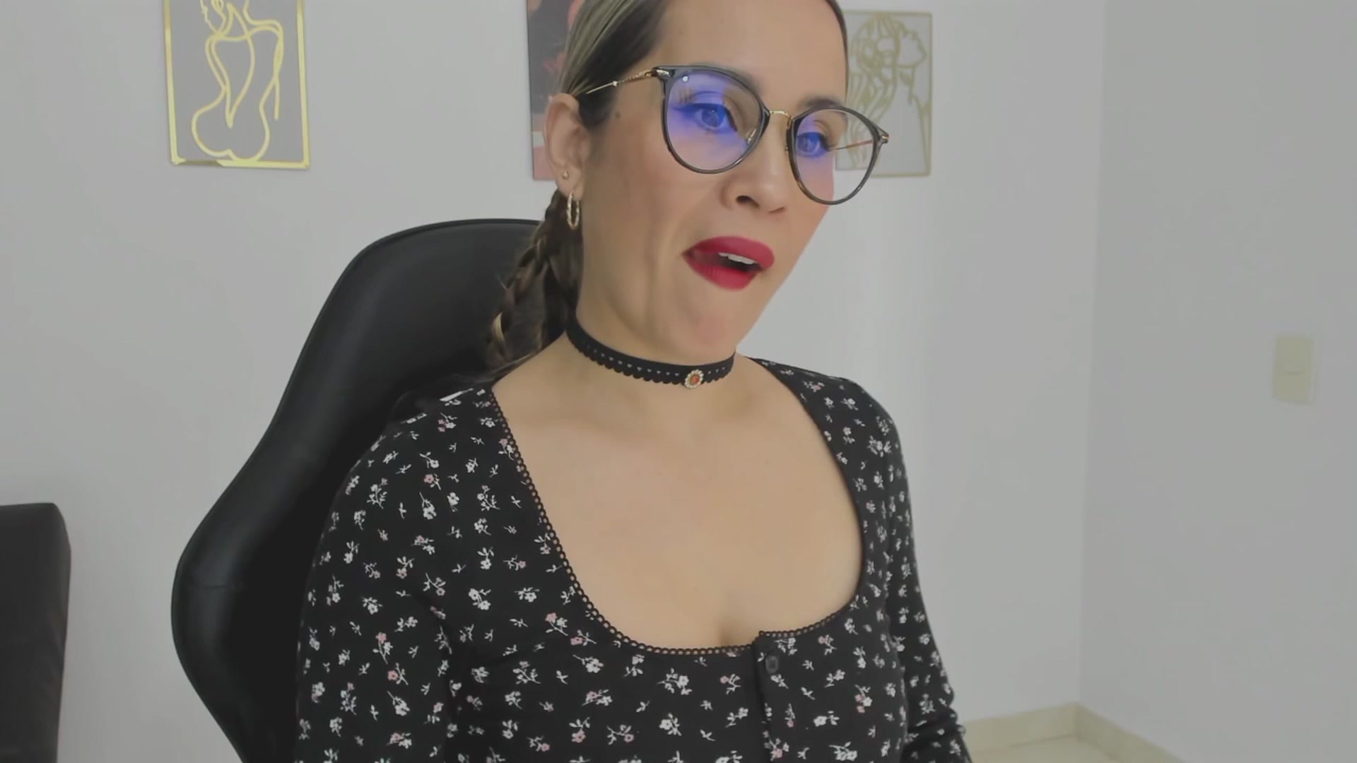 Gallery image thumbnail from suggar_milff's myfreecams stream on, 12/31/2025, 14:33 image 14 of 20
