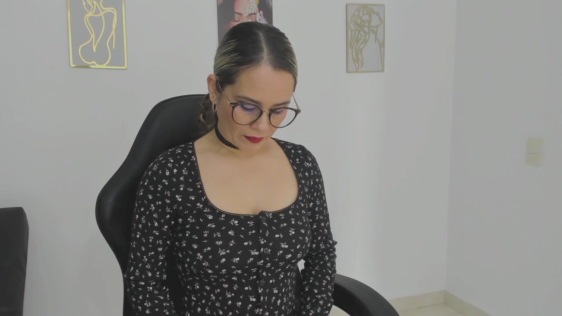 Gallery image thumbnail from suggar_milff's myfreecams stream on, 12/31/2025, 14:33 image 17 of 20