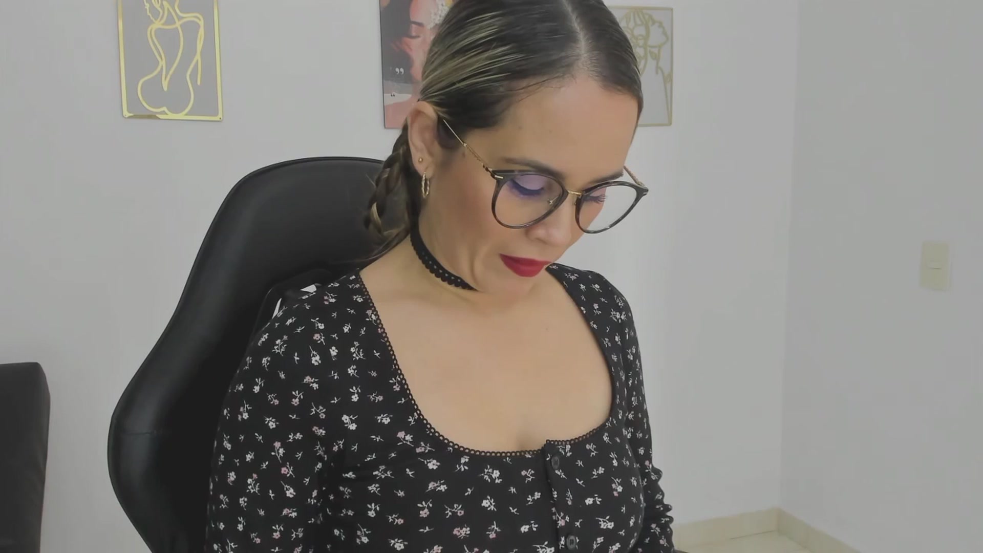 Gallery image thumbnail from suggar_milff's myfreecams stream on, 12/31/2025, 14:33 image 13 of 20