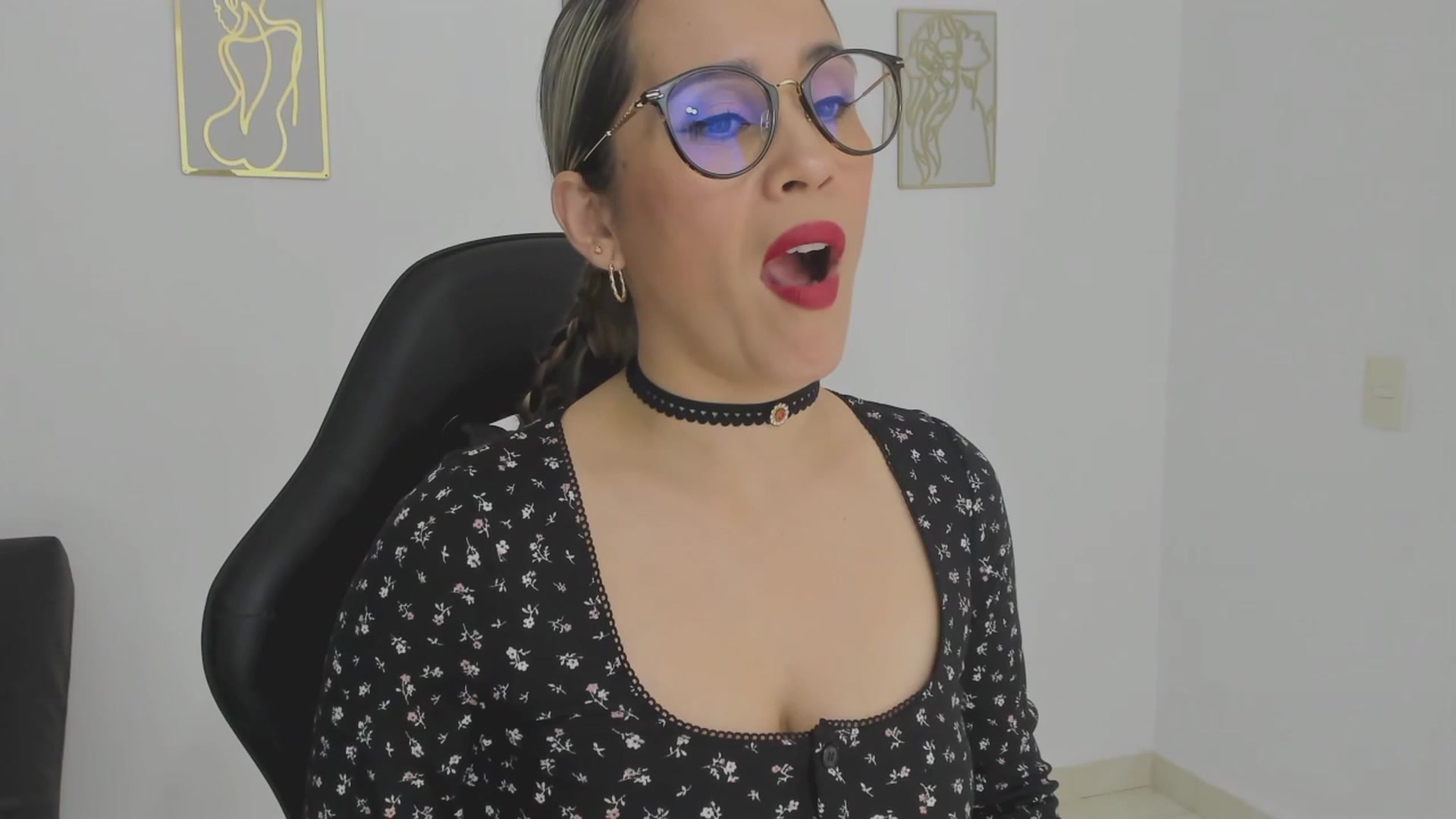 Gallery image thumbnail from suggar_milff's myfreecams stream on, 12/31/2025, 14:33 image 11 of 20