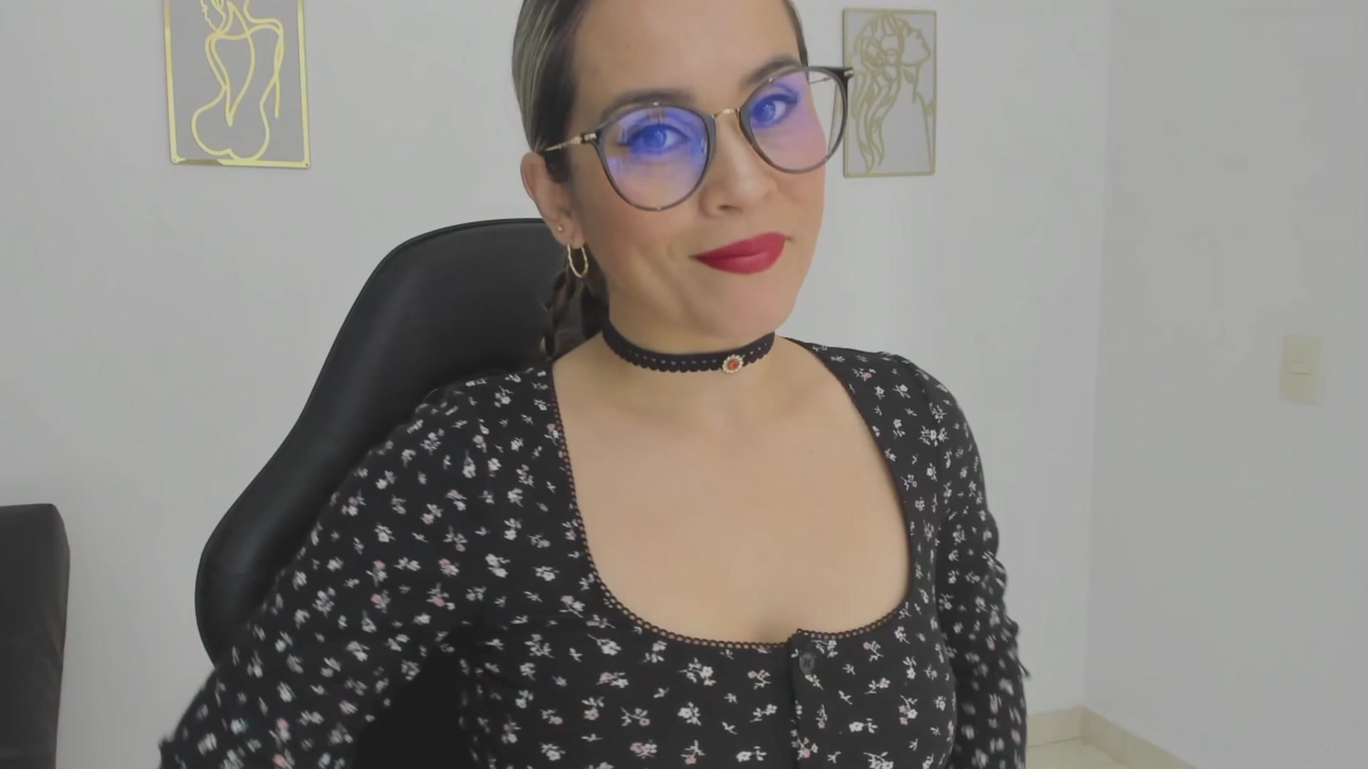 Gallery image thumbnail from suggar_milff's myfreecams stream on, 12/31/2025, 14:33 image 8 of 20