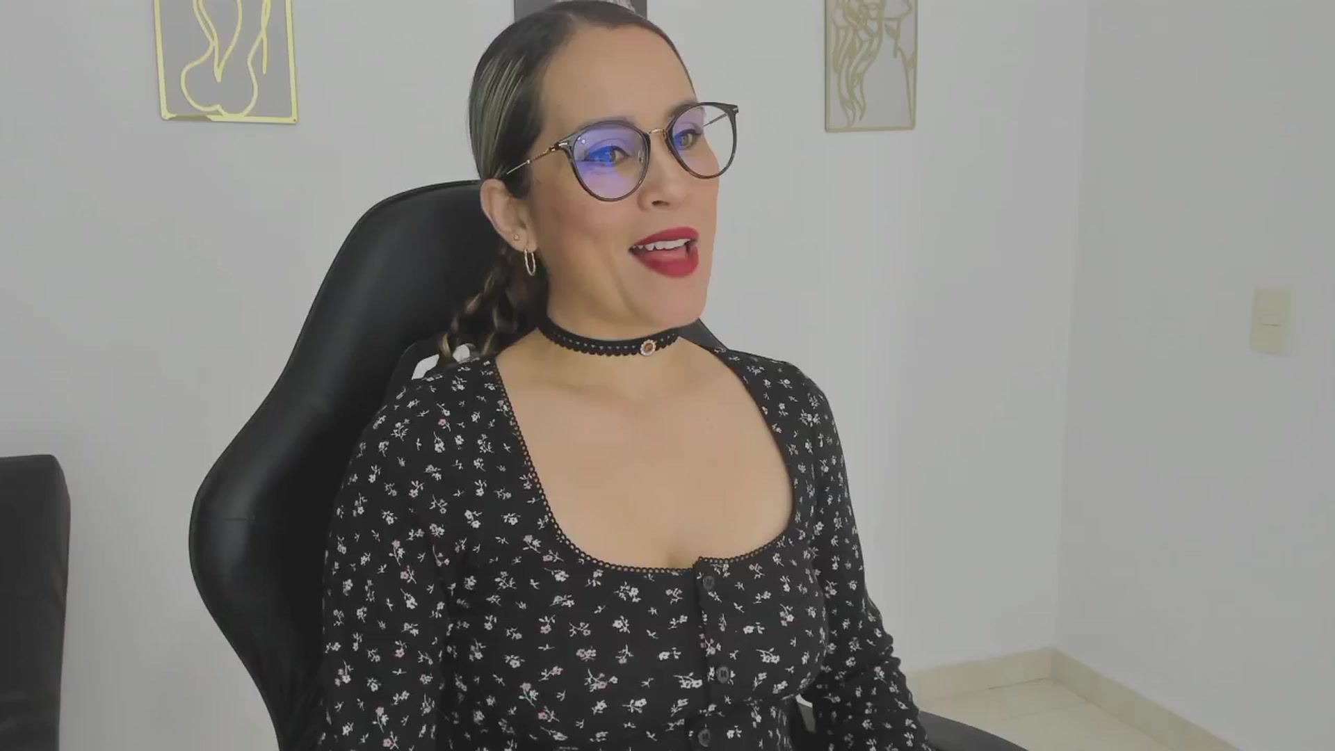 Gallery image thumbnail from suggar_milff's myfreecams stream on, 12/31/2025, 14:33 image 4 of 20