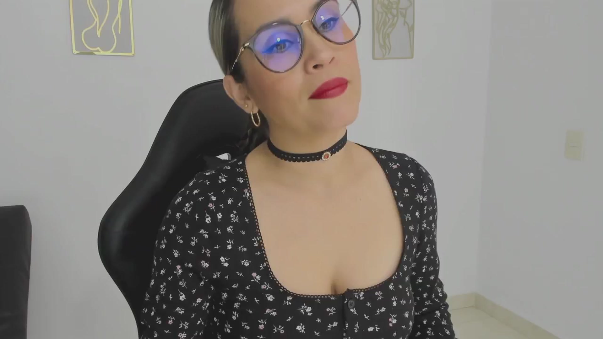 Gallery image thumbnail from suggar_milff's myfreecams stream on, 12/31/2025, 14:33 image 3 of 20