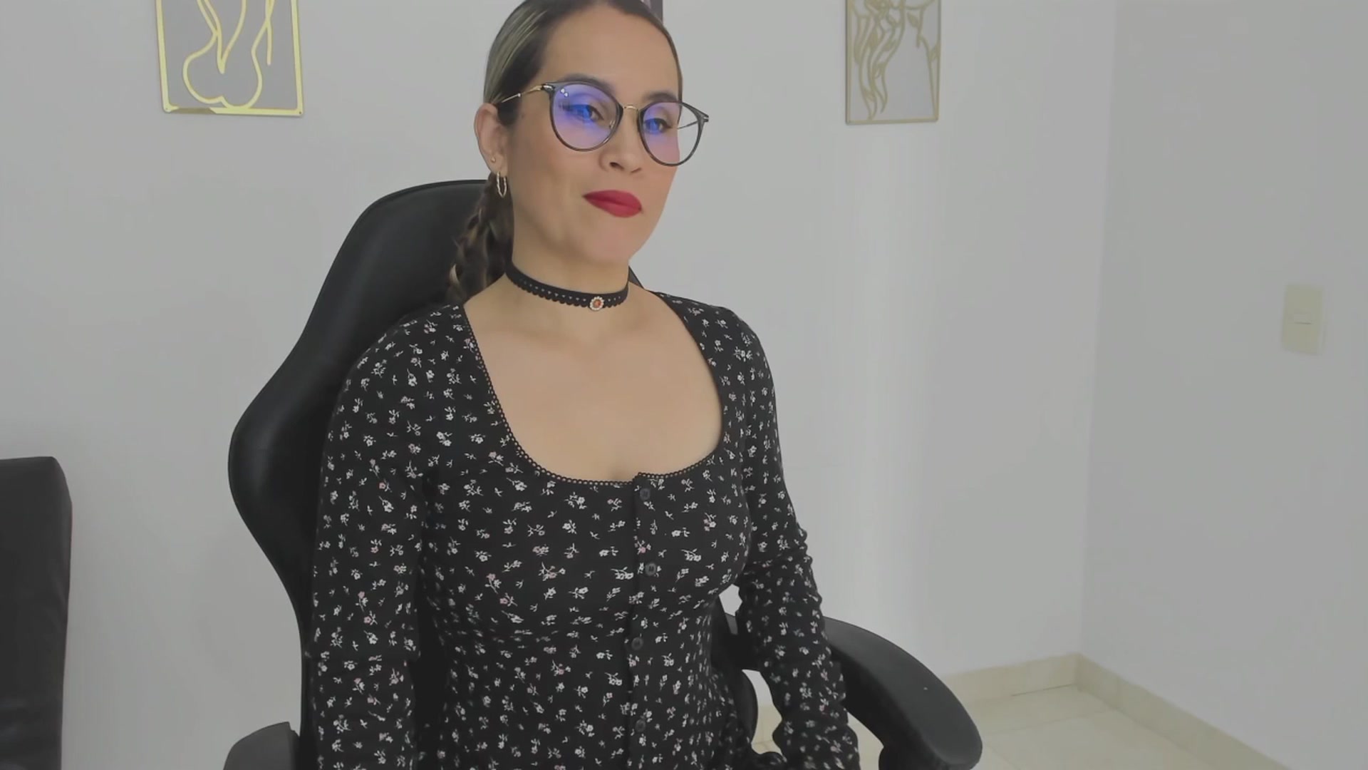 Gallery image thumbnail from suggar_milff's myfreecams stream on, 12/31/2025, 14:33 image 18 of 20
