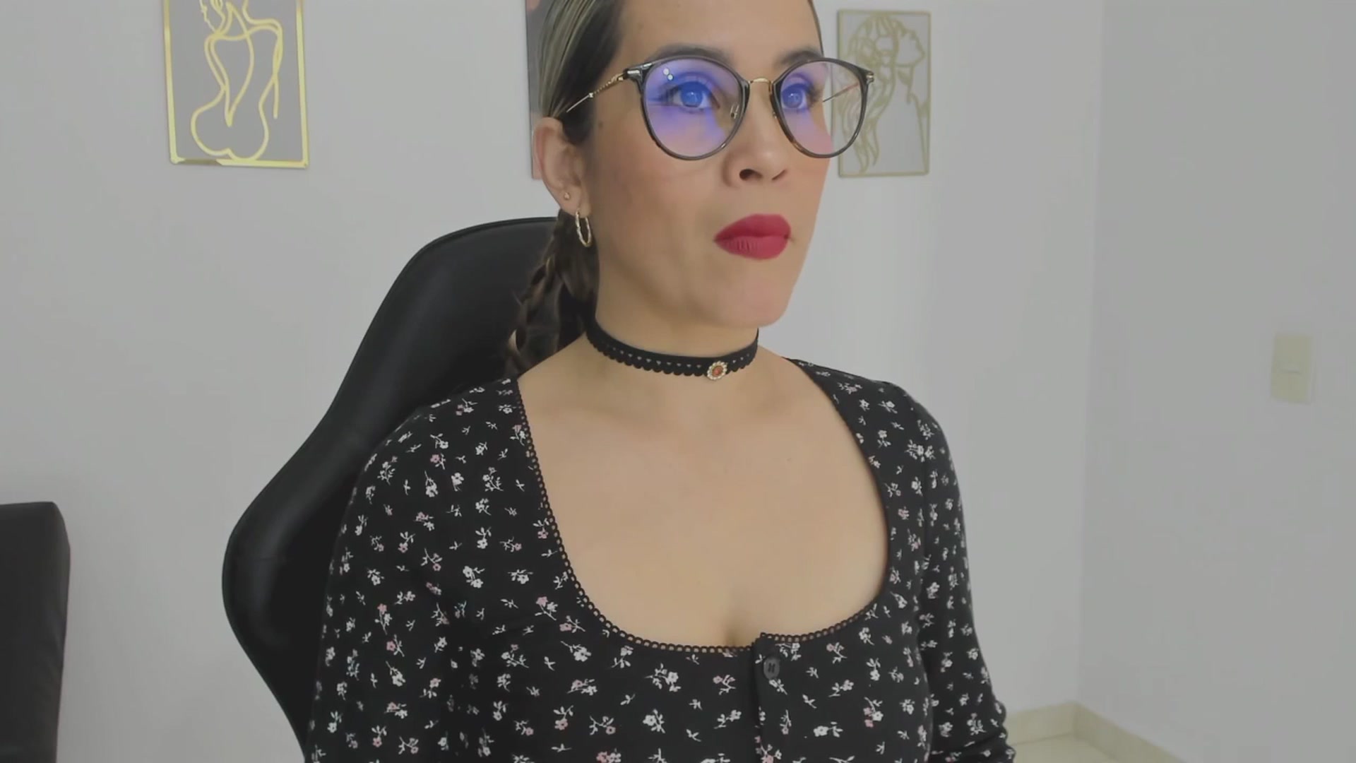 Gallery image thumbnail from suggar_milff's myfreecams stream on, 12/31/2025, 14:33 image 16 of 20