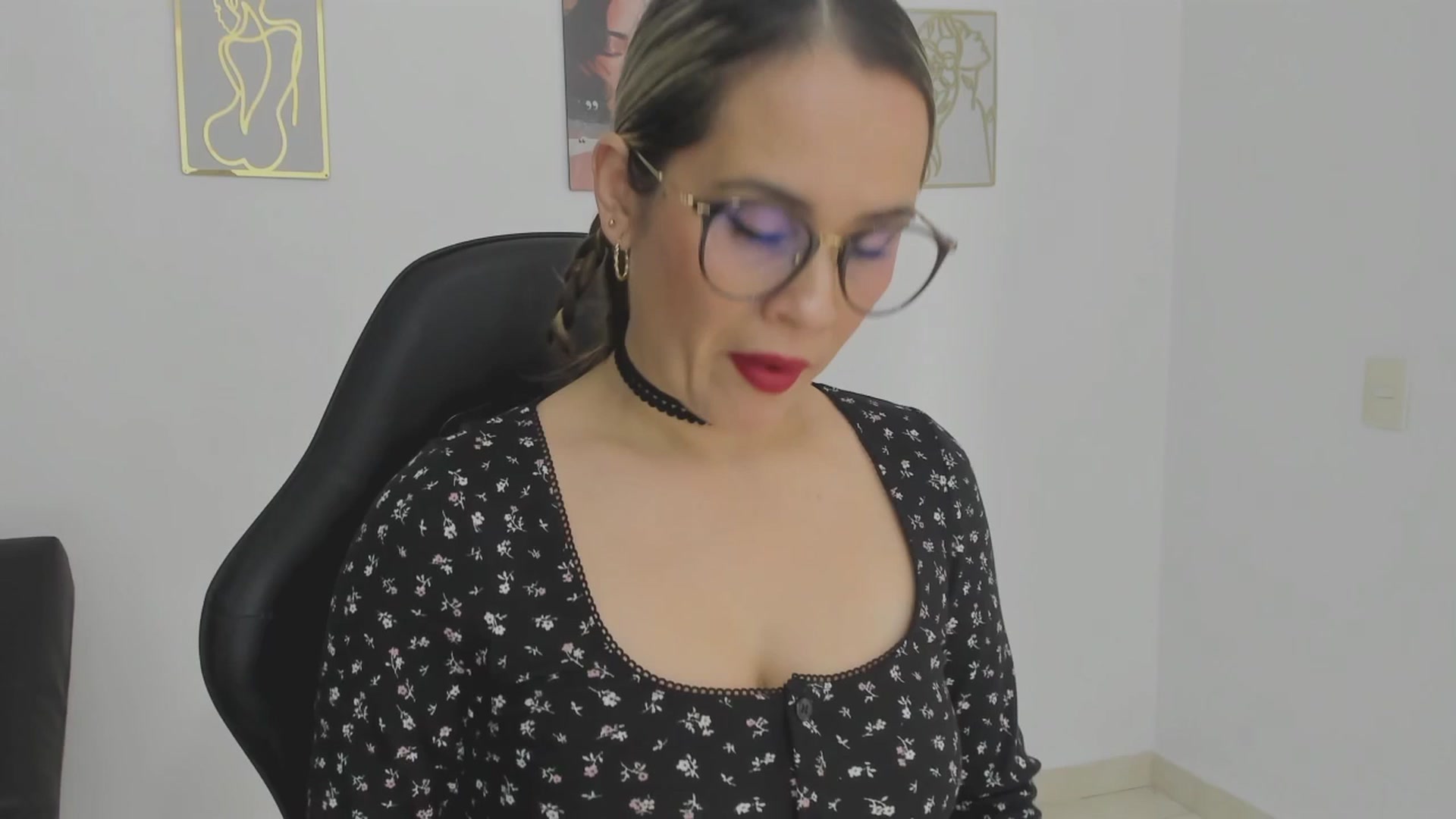 Gallery image thumbnail from suggar_milff's myfreecams stream on, 12/31/2025, 14:33 image 15 of 20