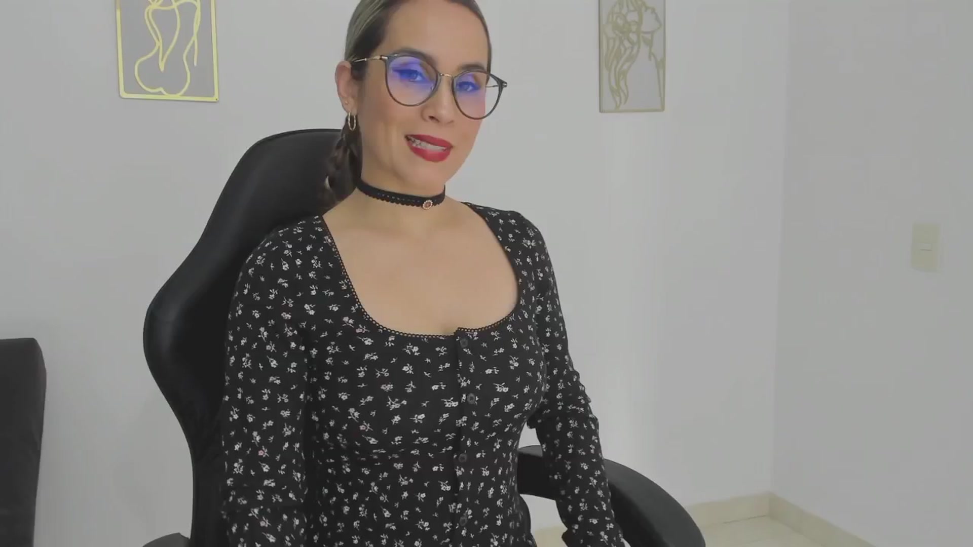 Gallery image thumbnail from suggar_milff's myfreecams stream on, 12/31/2025, 16:44 image 14 of 20