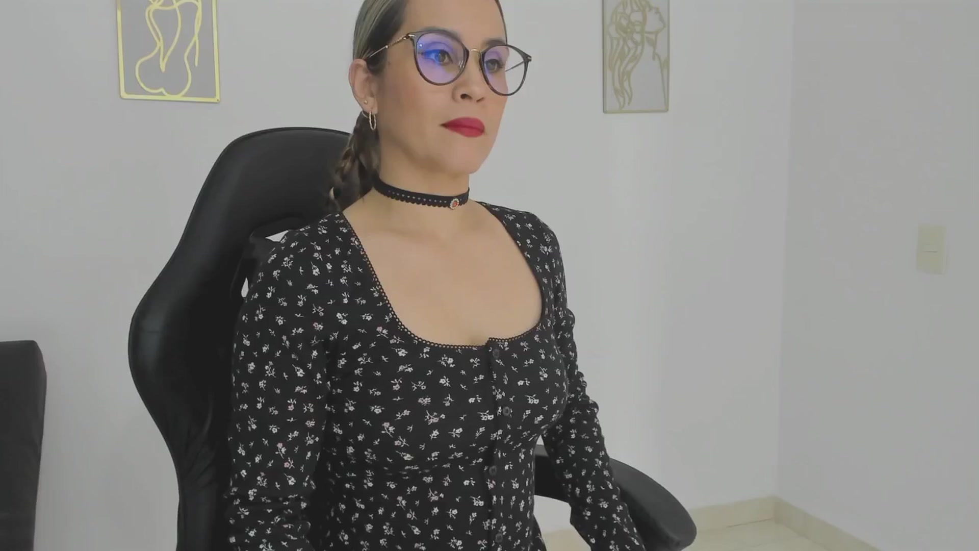 Gallery image thumbnail from suggar_milff's myfreecams stream on, 12/31/2025, 16:44 image 13 of 20