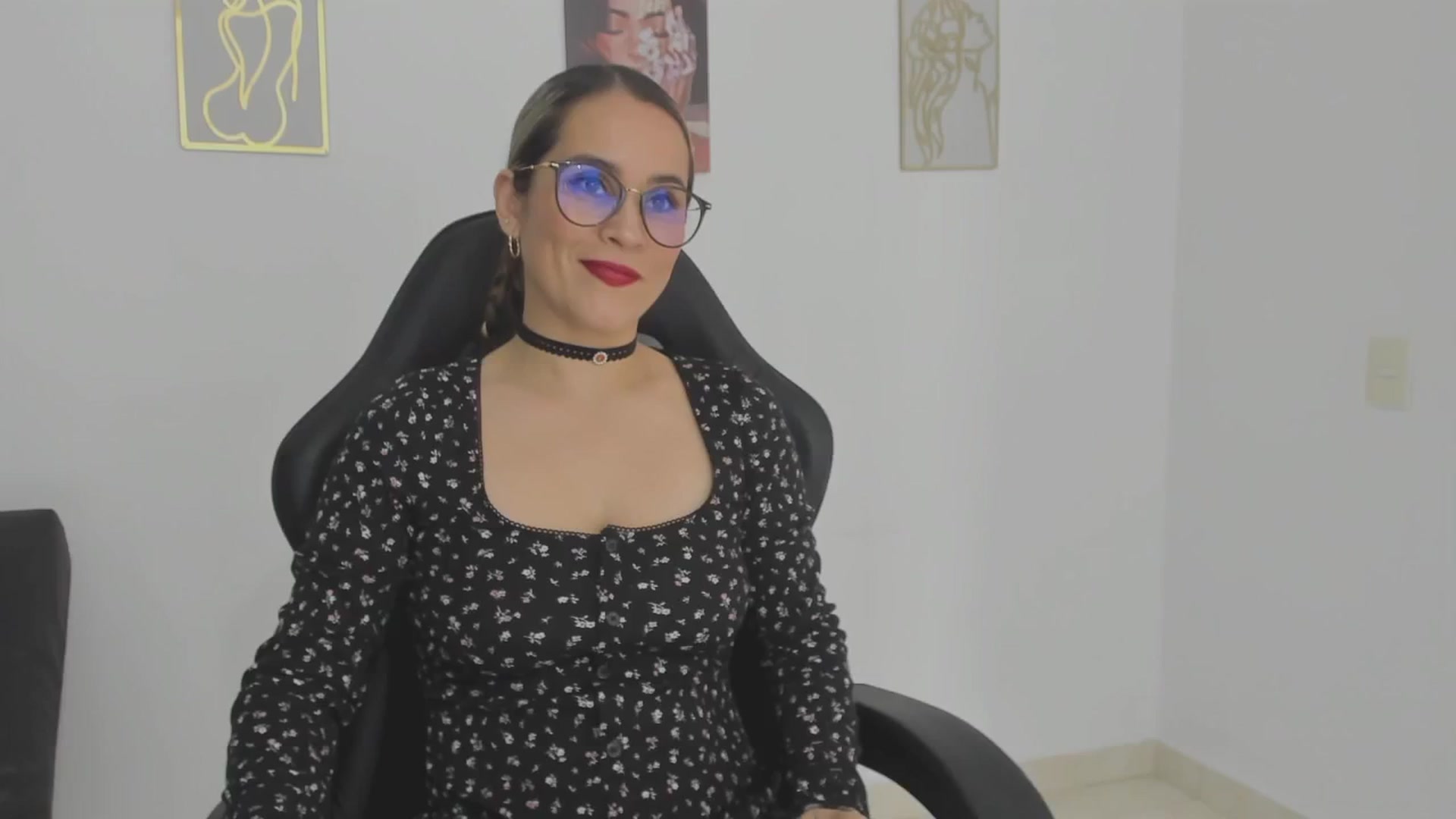 Gallery image thumbnail from suggar_milff's myfreecams stream on, 12/31/2025, 16:44 image 18 of 20
