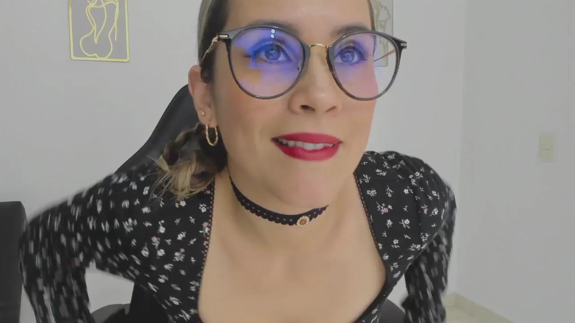 Gallery image thumbnail from suggar_milff's myfreecams stream on, 12/31/2025, 16:44 image 8 of 20