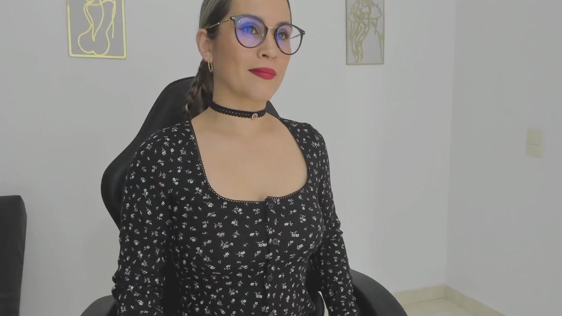 Gallery image thumbnail from suggar_milff's myfreecams stream on, 12/31/2025, 16:44 image 19 of 20