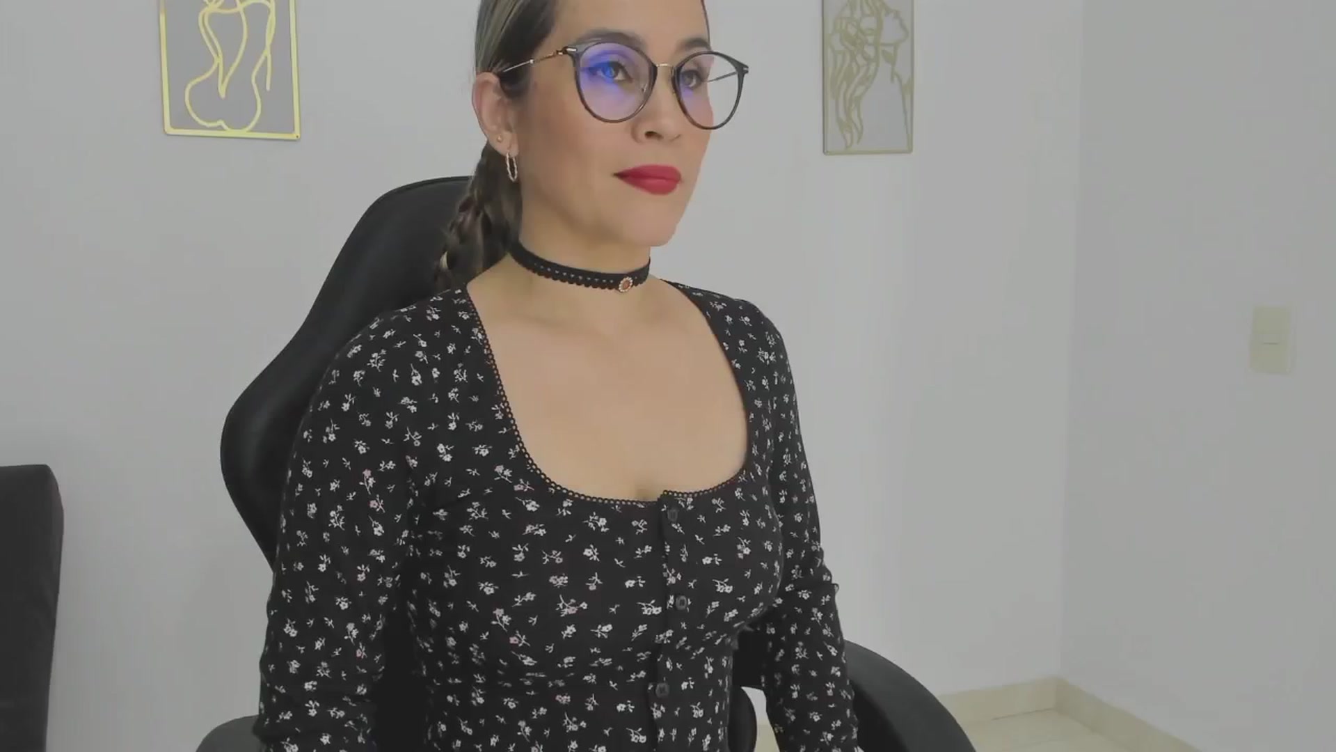 Gallery image thumbnail from suggar_milff's myfreecams stream on, 12/31/2025, 16:44 image 12 of 20