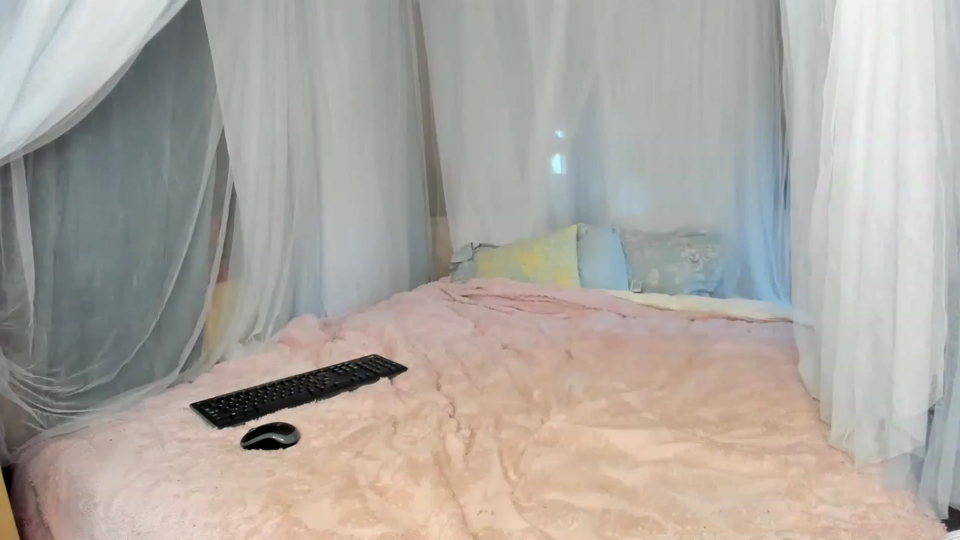 Gallery image thumbnail from summer4413's myfreecams stream on, 01/27/2023, 14:40 image 18 of 20