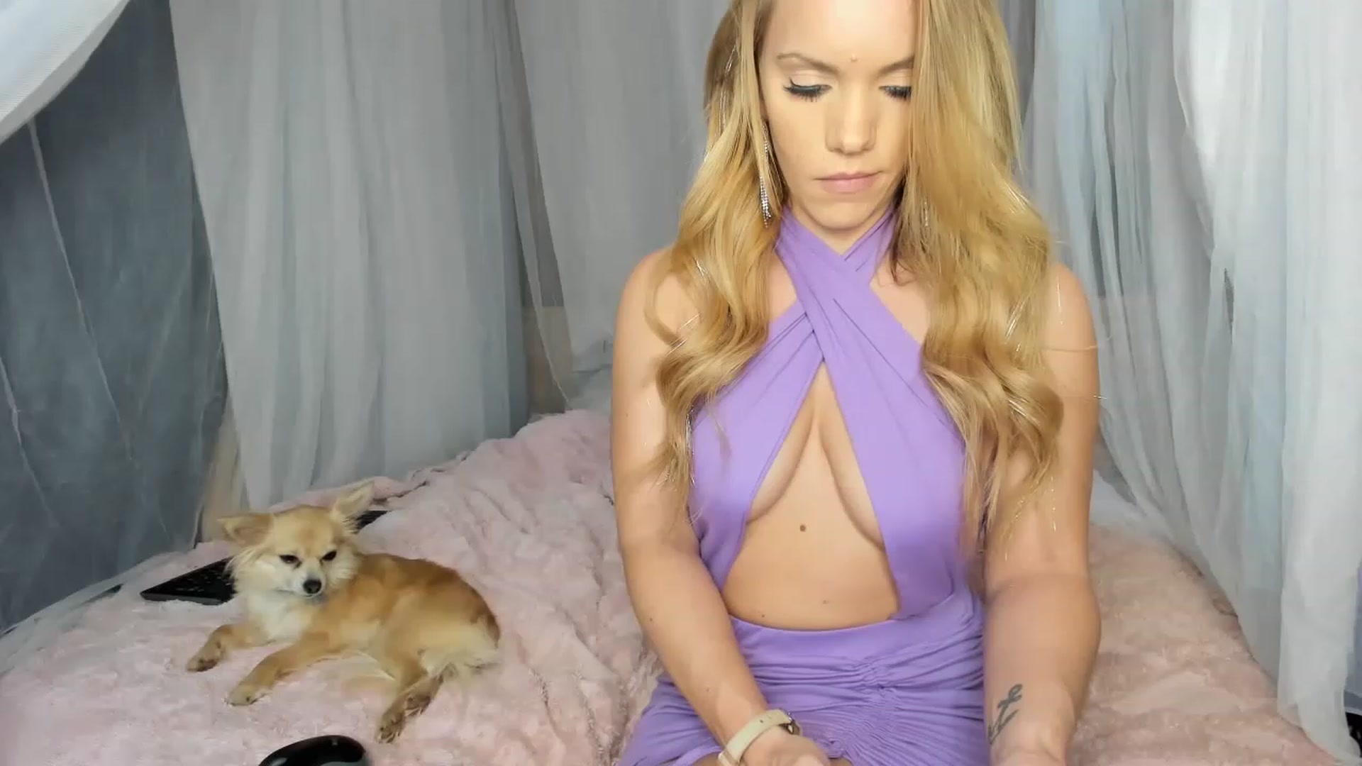 Gallery image thumbnail from summer4413's myfreecams stream on, 01/29/2023, 18:36 image 6 of 20