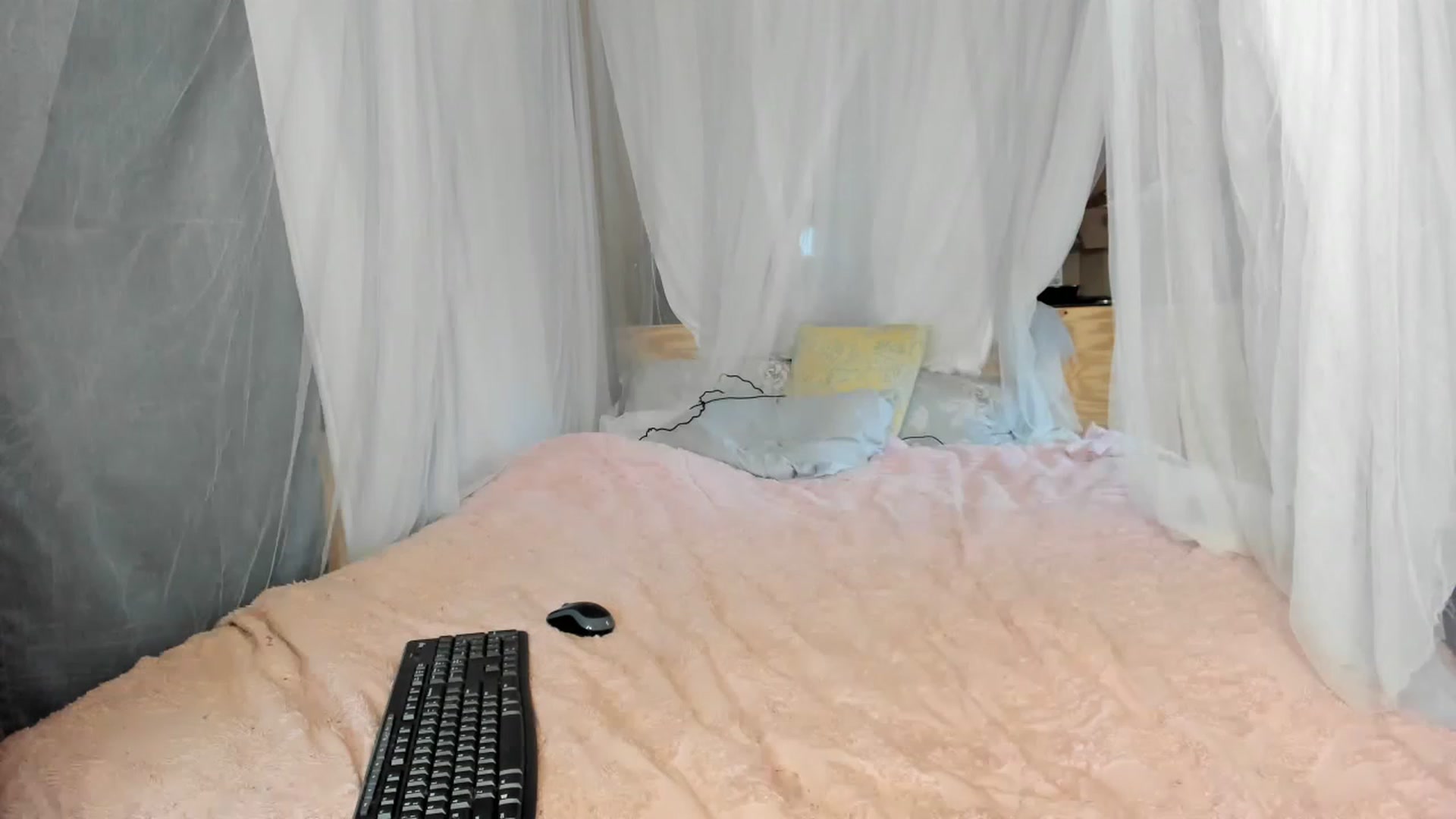 Gallery image thumbnail from summer4413's myfreecams stream on, 02/20/2023, 16:03 image 4 of 20
