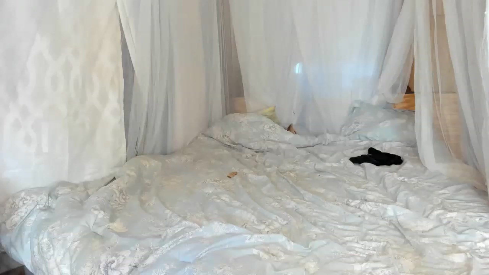 Gallery image thumbnail from summer4413's myfreecams stream on, 04/09/2023, 14:56 image 16 of 20