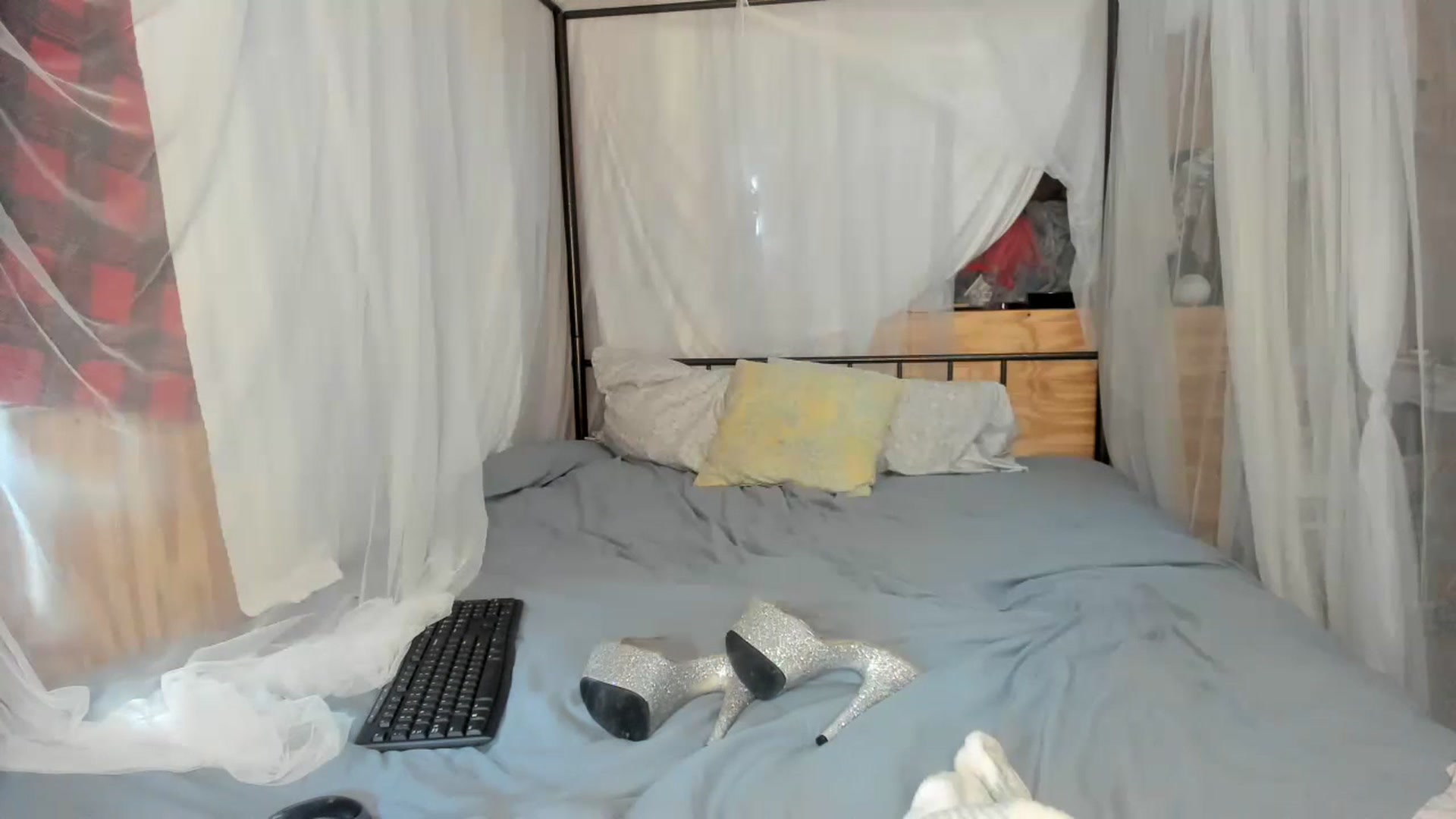 Gallery image thumbnail from summer4413's myfreecams stream on, 07/13/2023, 15:06 image 3 of 20