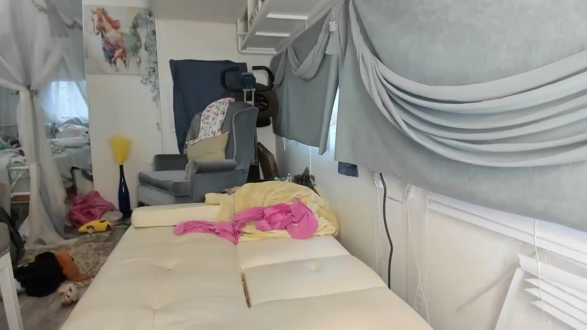 Gallery image thumbnail from summer4413's myfreecams stream on, 12/29/2024, 16:33 image 6 of 20