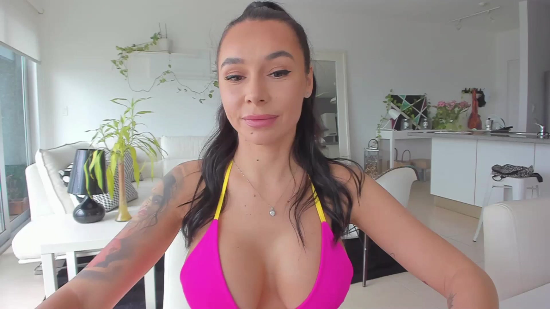 Gallery image thumbnail from summerbae's myfreecams stream on, 07/09/2023, 19:11 image 1 of 20