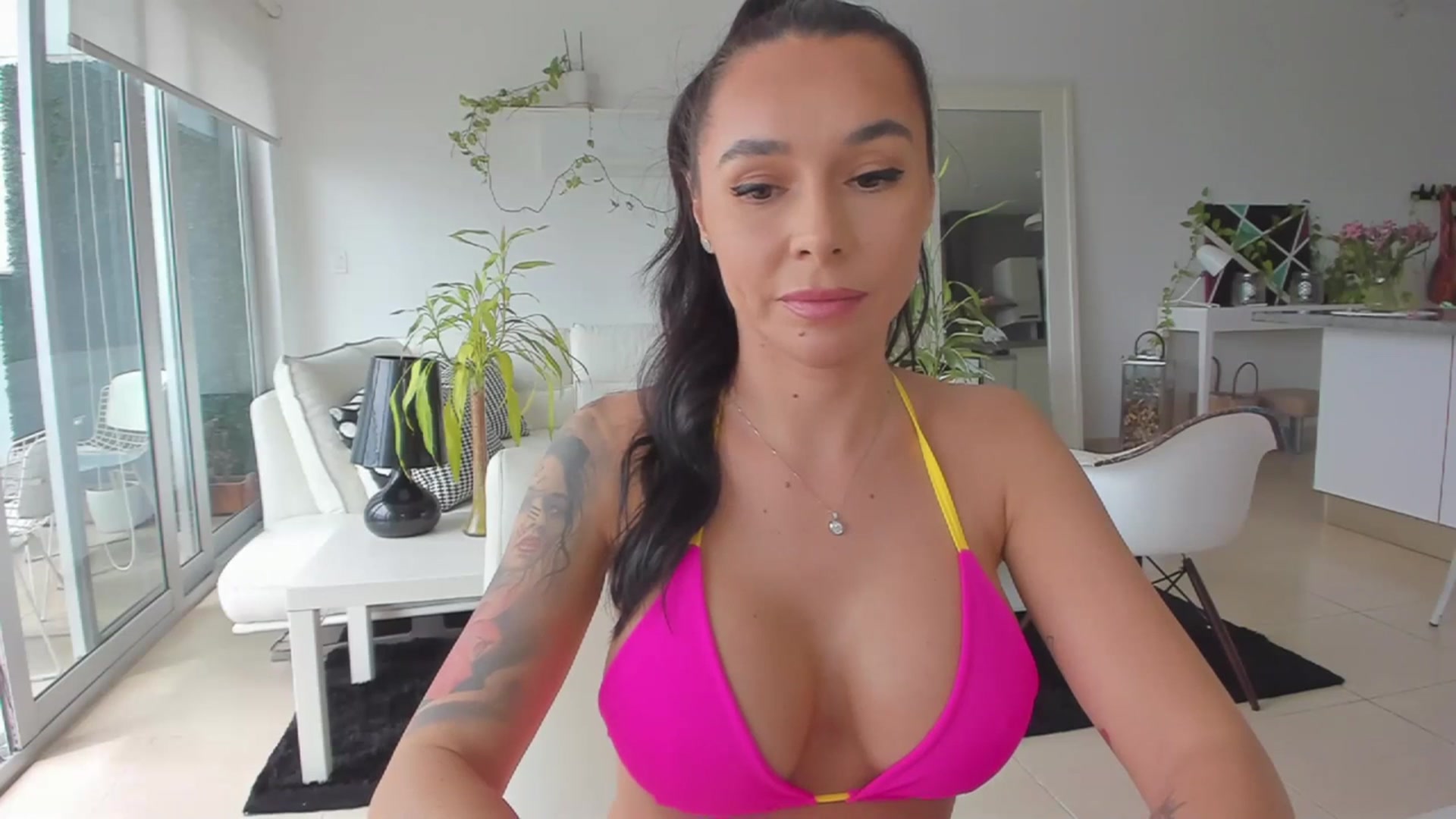 Gallery image thumbnail from summerbae's myfreecams stream on, 07/09/2023, 19:11 image 10 of 20