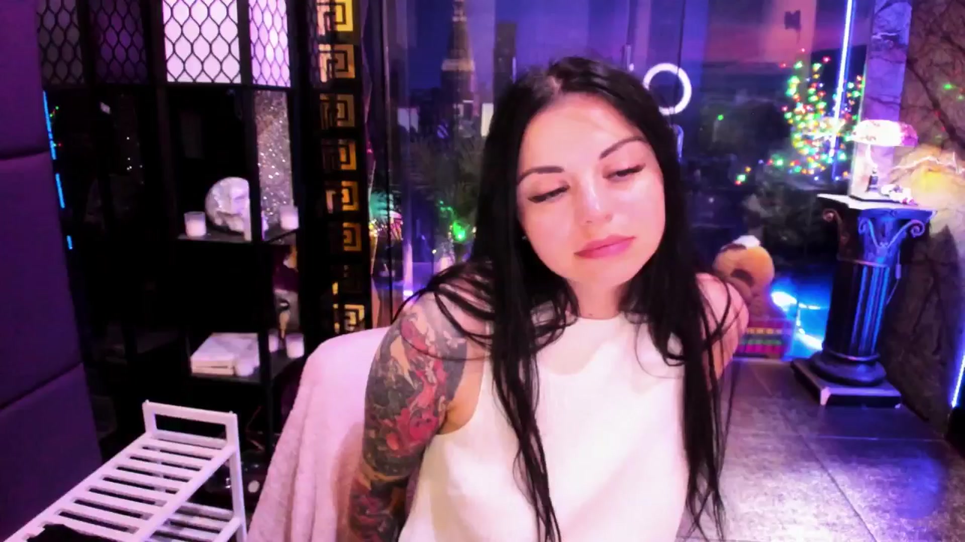 Gallery image thumbnail from sunn_o's myfreecams stream on, 07/17/2024, 12:20 image 18 of 20