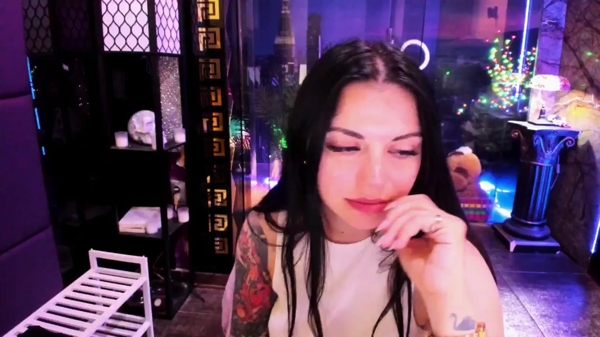 Gallery image thumbnail from sunn_o's myfreecams stream on, 07/17/2024, 12:20 image 15 of 20