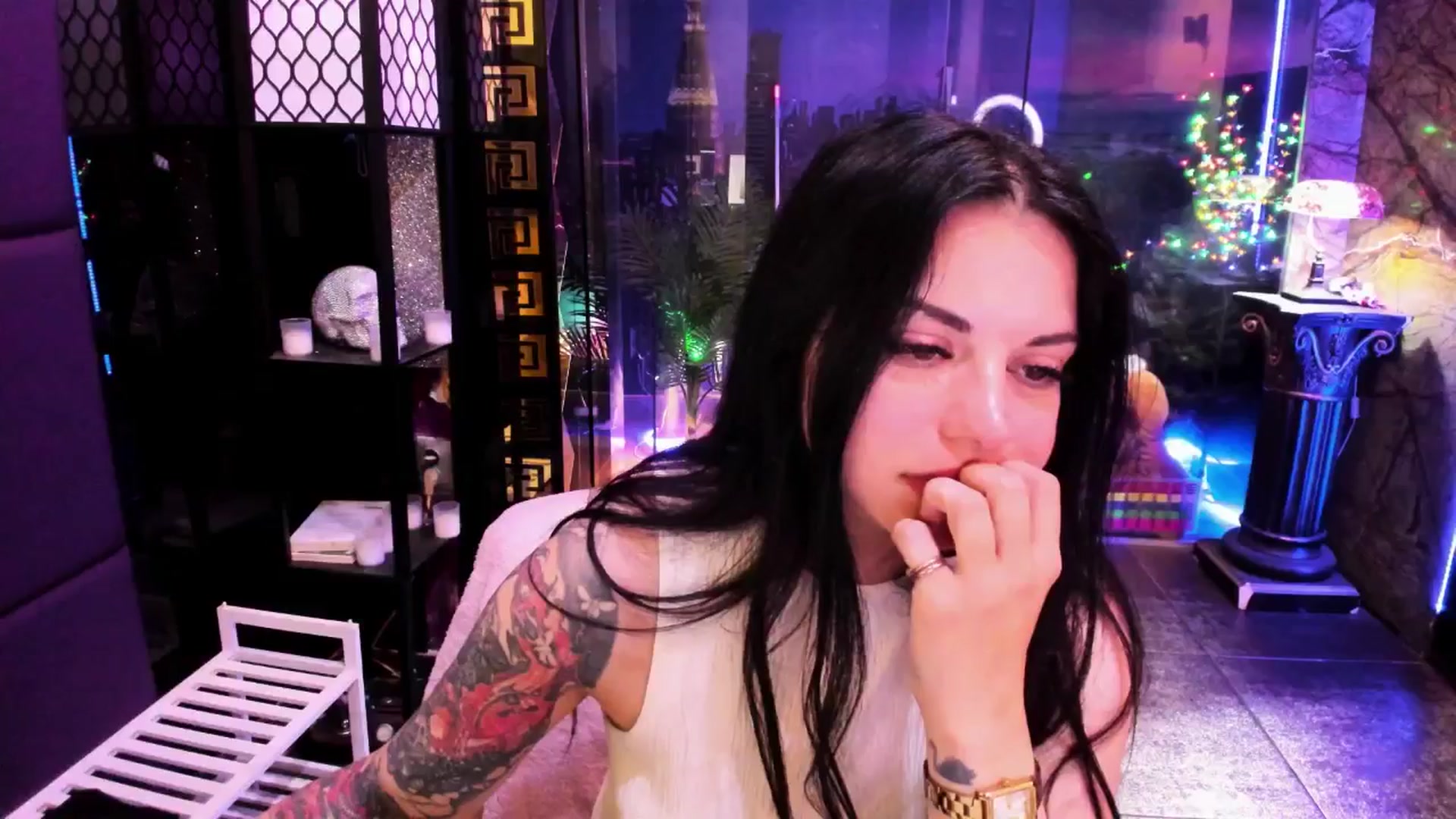 Gallery image thumbnail from sunn_o's myfreecams stream on, 07/17/2024, 12:20 image 17 of 20