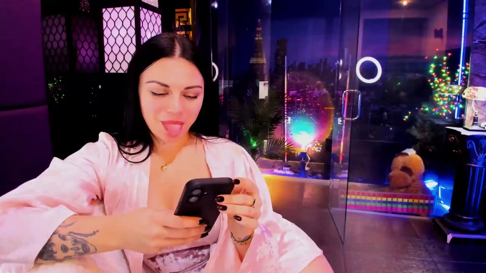 Gallery image thumbnail from sunn_o's myfreecams stream on, 02/11/2025, 11:06 image 10 of 20