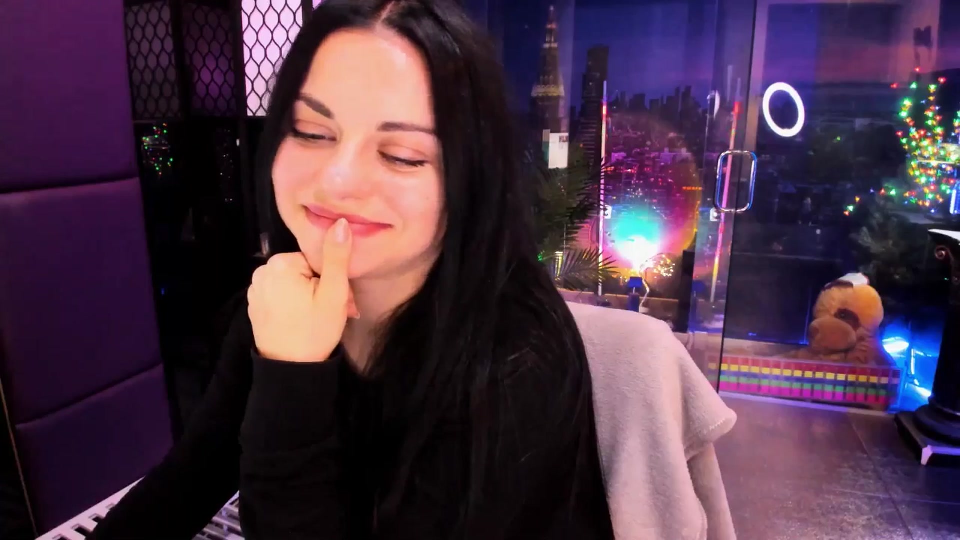 Gallery image thumbnail from sunn_o's myfreecams stream on, 03/19/2025, 10:25 image 19 of 20
