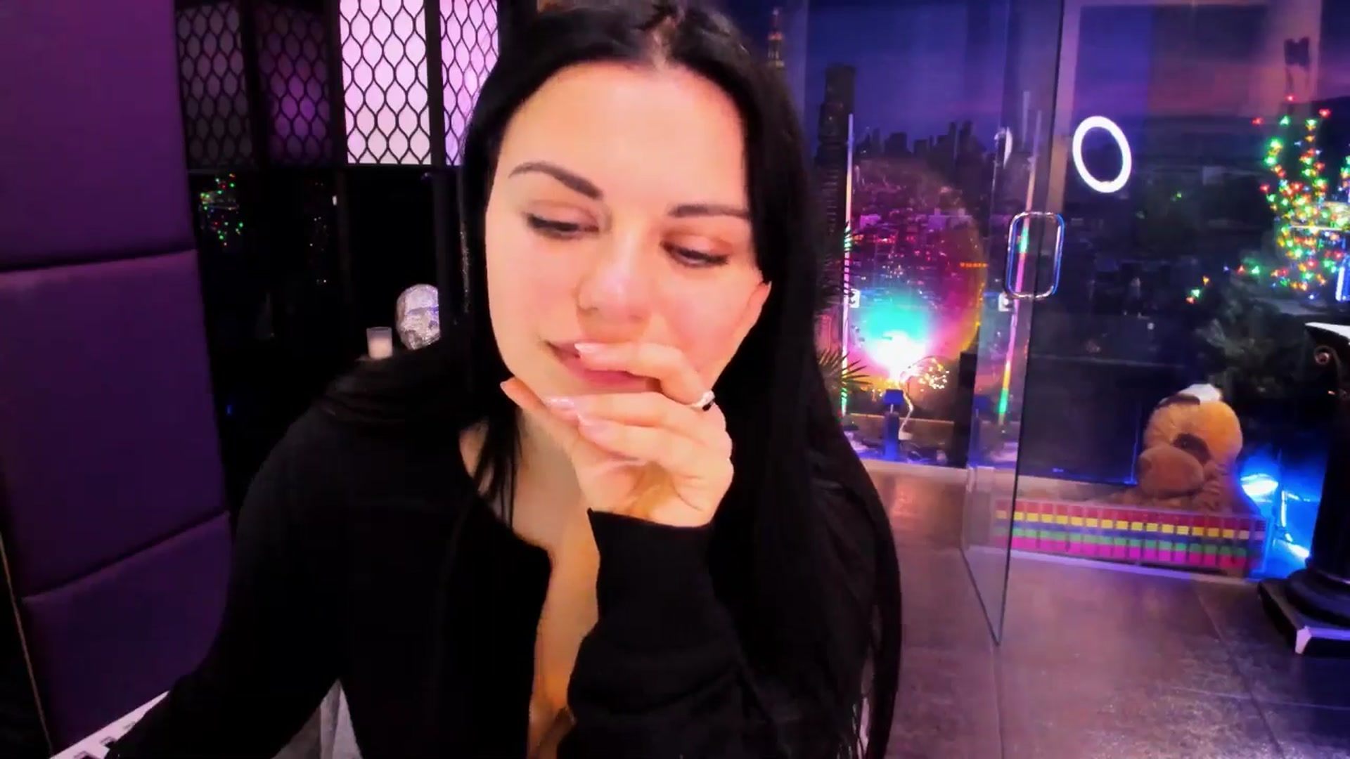 Gallery image thumbnail from sunn_o's myfreecams stream on, 03/19/2025, 12:14 image 13 of 20
