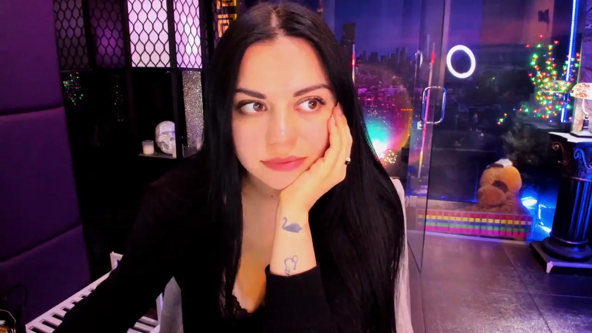 Gallery image thumbnail from sunn_o's myfreecams stream on, 04/06/2025, 11:06 image 7 of 20