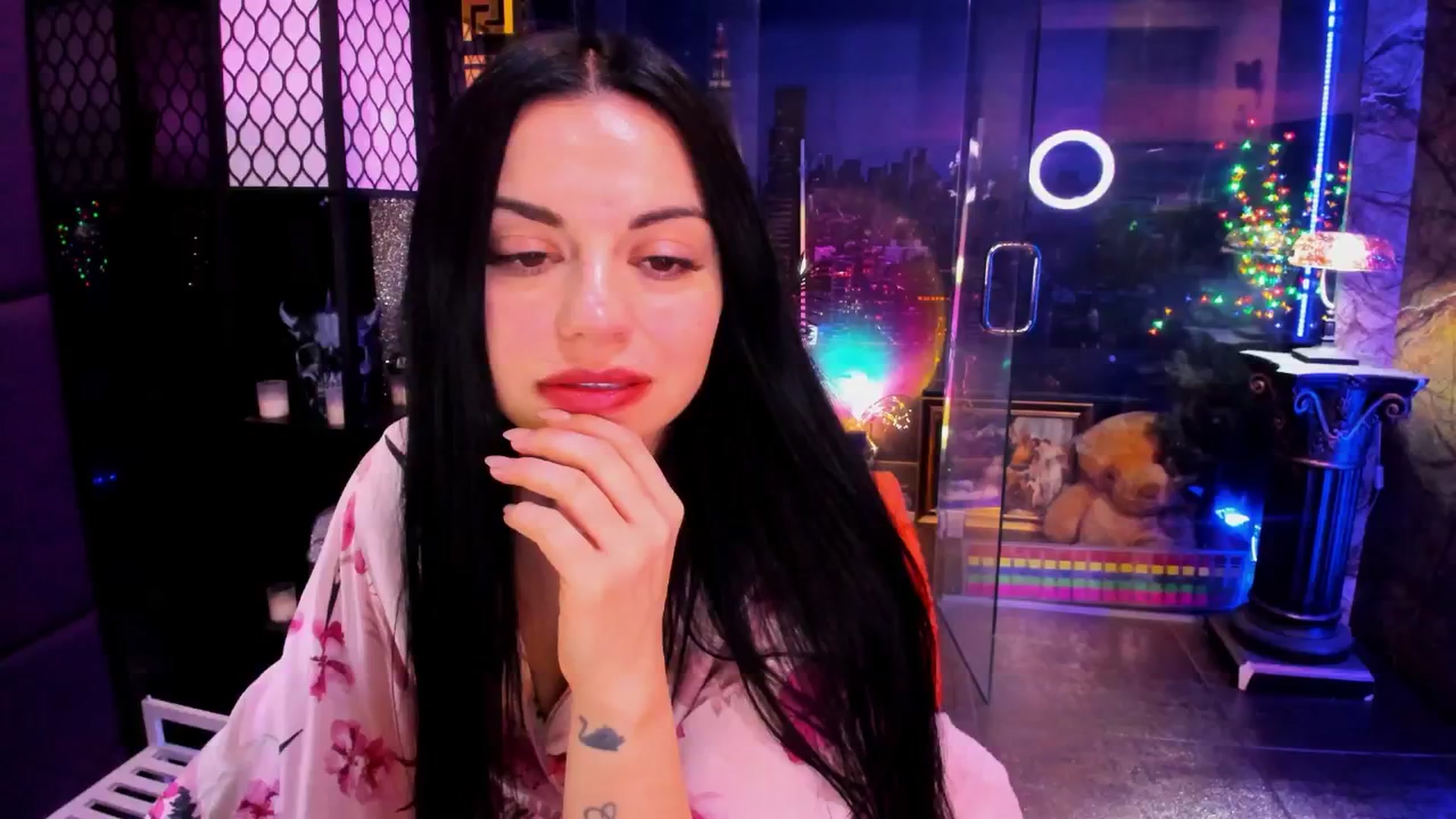Gallery image thumbnail from sunn_o's myfreecams stream on, 03/05/2026, 07:37 image 17 of 20