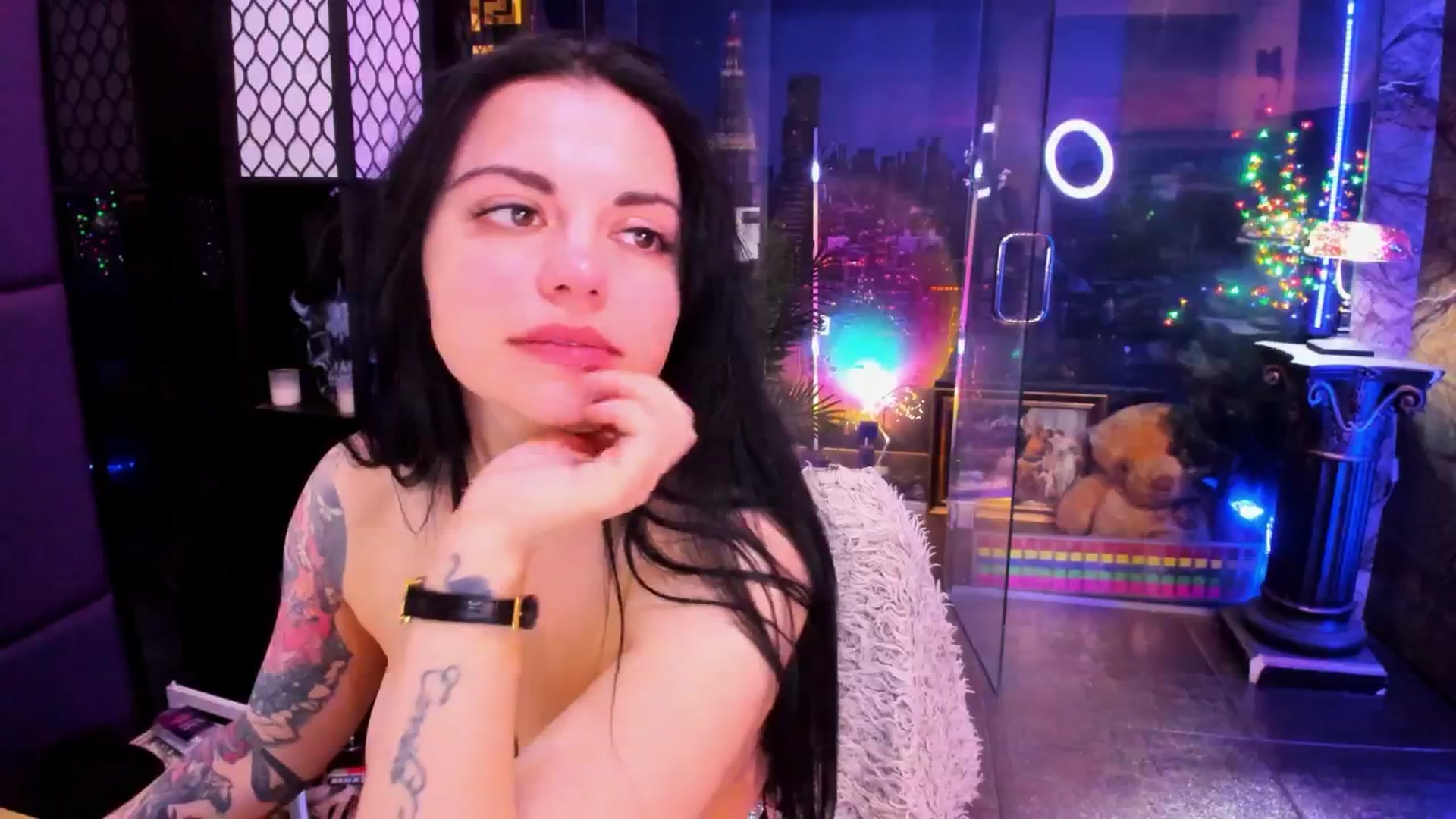 Gallery image thumbnail from sunn_o's myfreecams stream on, 04/15/2026, 12:03 image 11 of 20