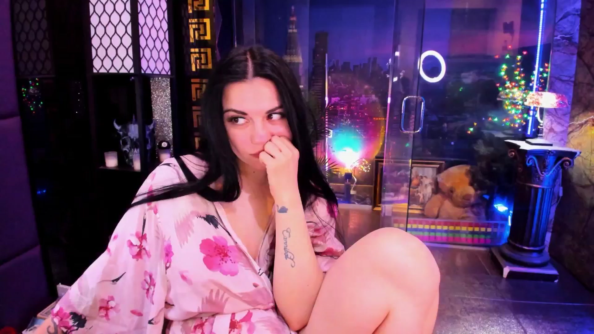 Gallery image thumbnail from sunn_o's myfreecams stream on, 04/18/2026, 14:15 image 16 of 20