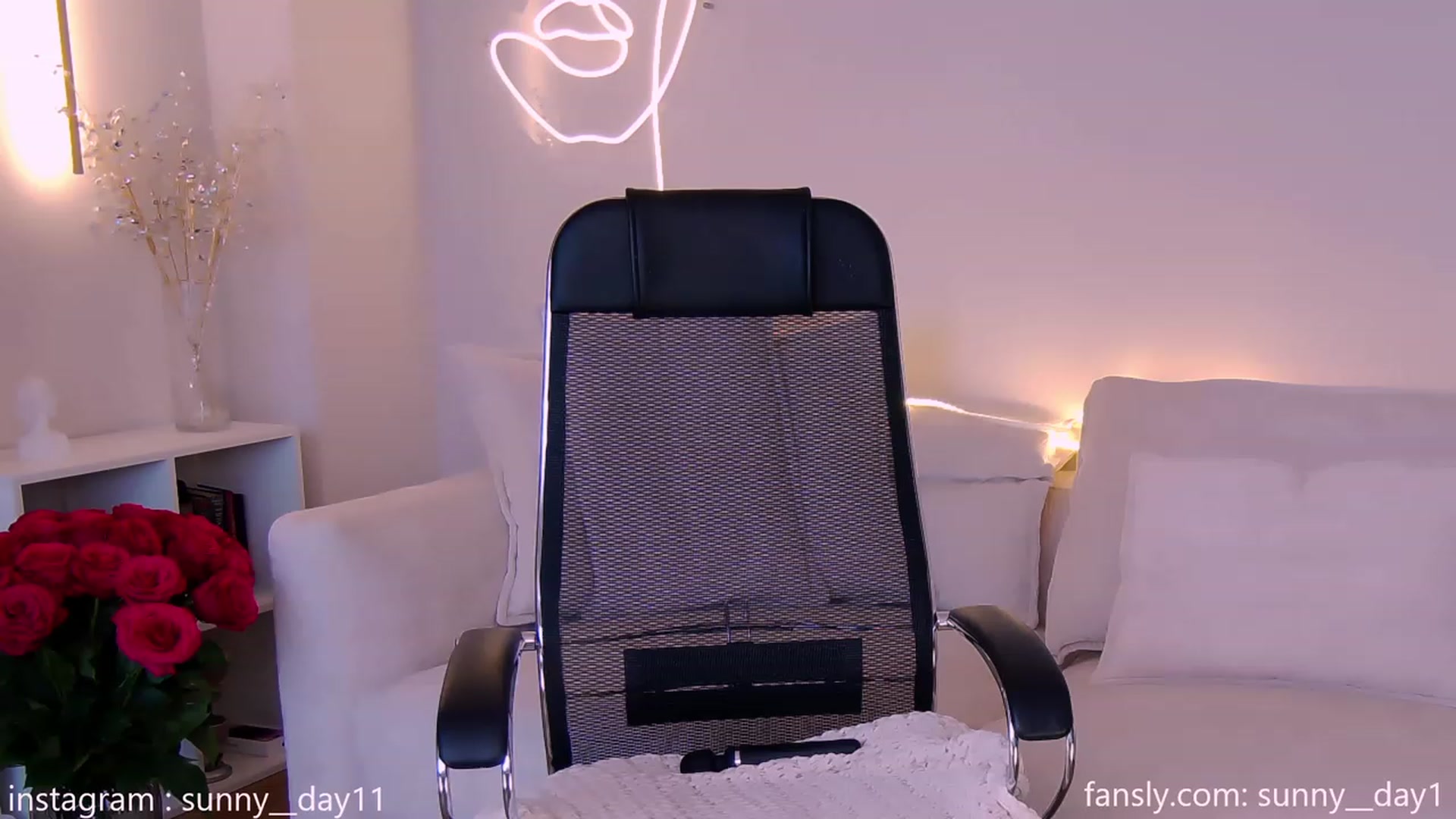 Gallery image thumbnail from sunny__day1's myfreecams stream on, 06/24/2023, 09:40 image 3 of 20