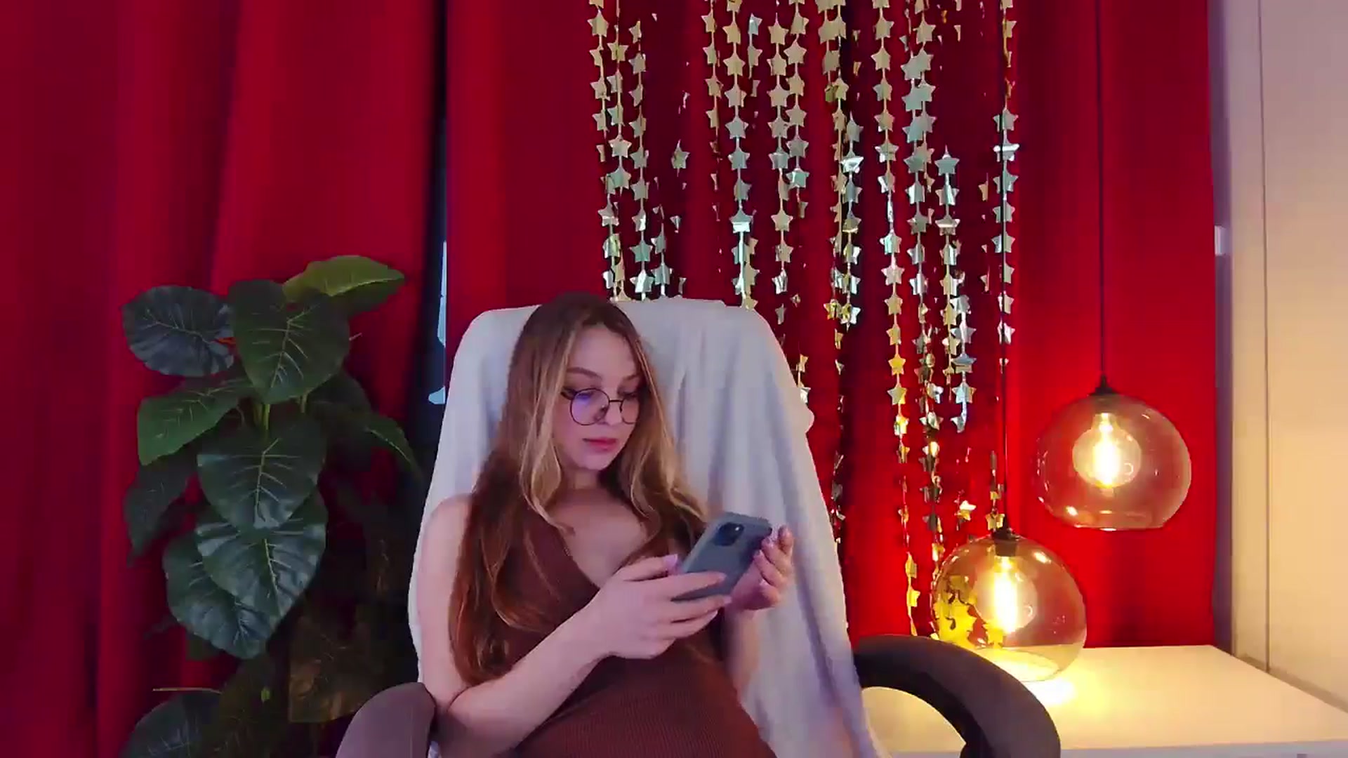 Gallery image thumbnail from sunshineEva_'s myfreecams stream on, 12/27/2024, 10:41 image 17 of 20