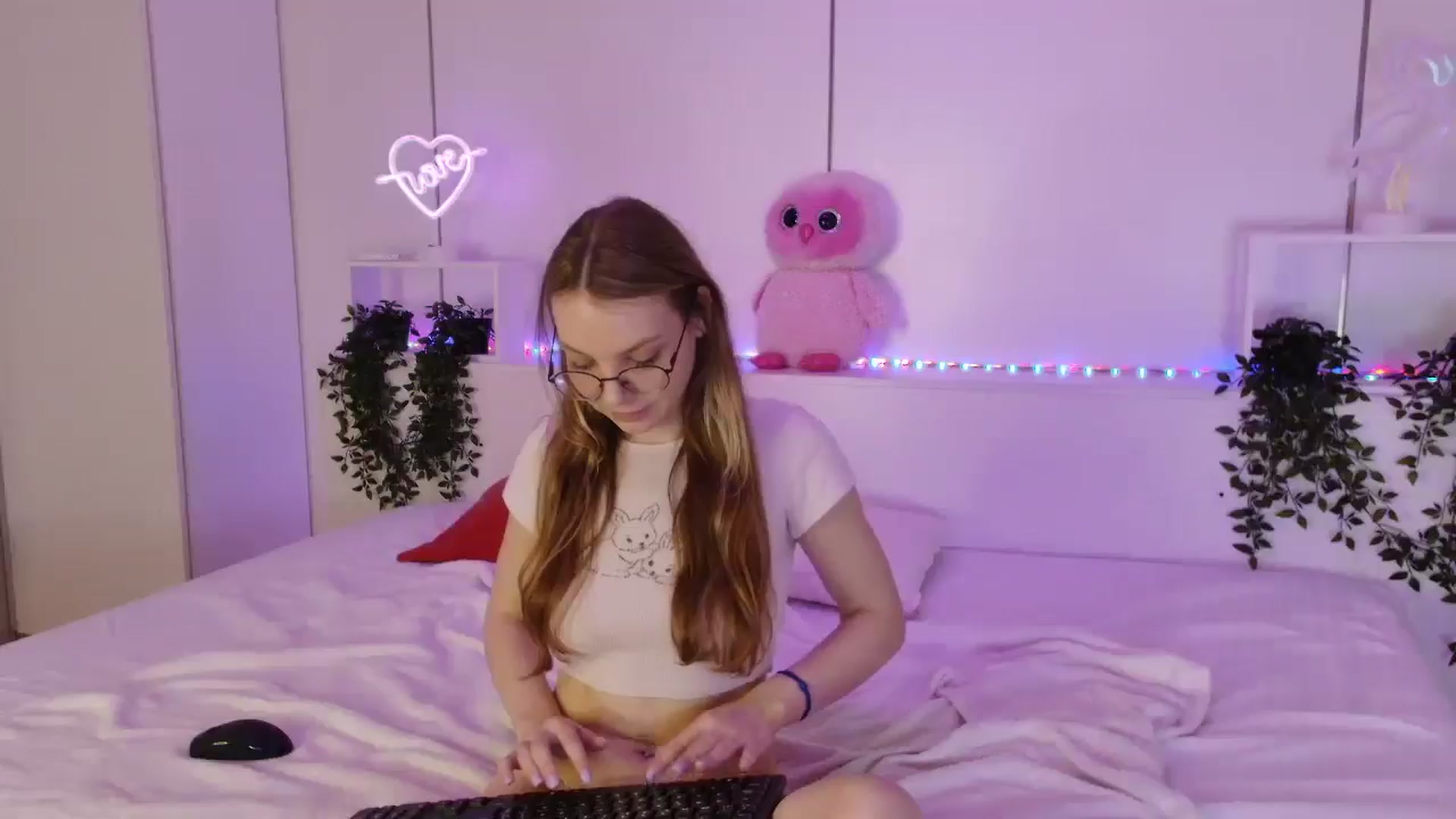 Gallery image thumbnail from sunshineEva_'s myfreecams stream on, 12/29/2024, 12:08 image 4 of 20